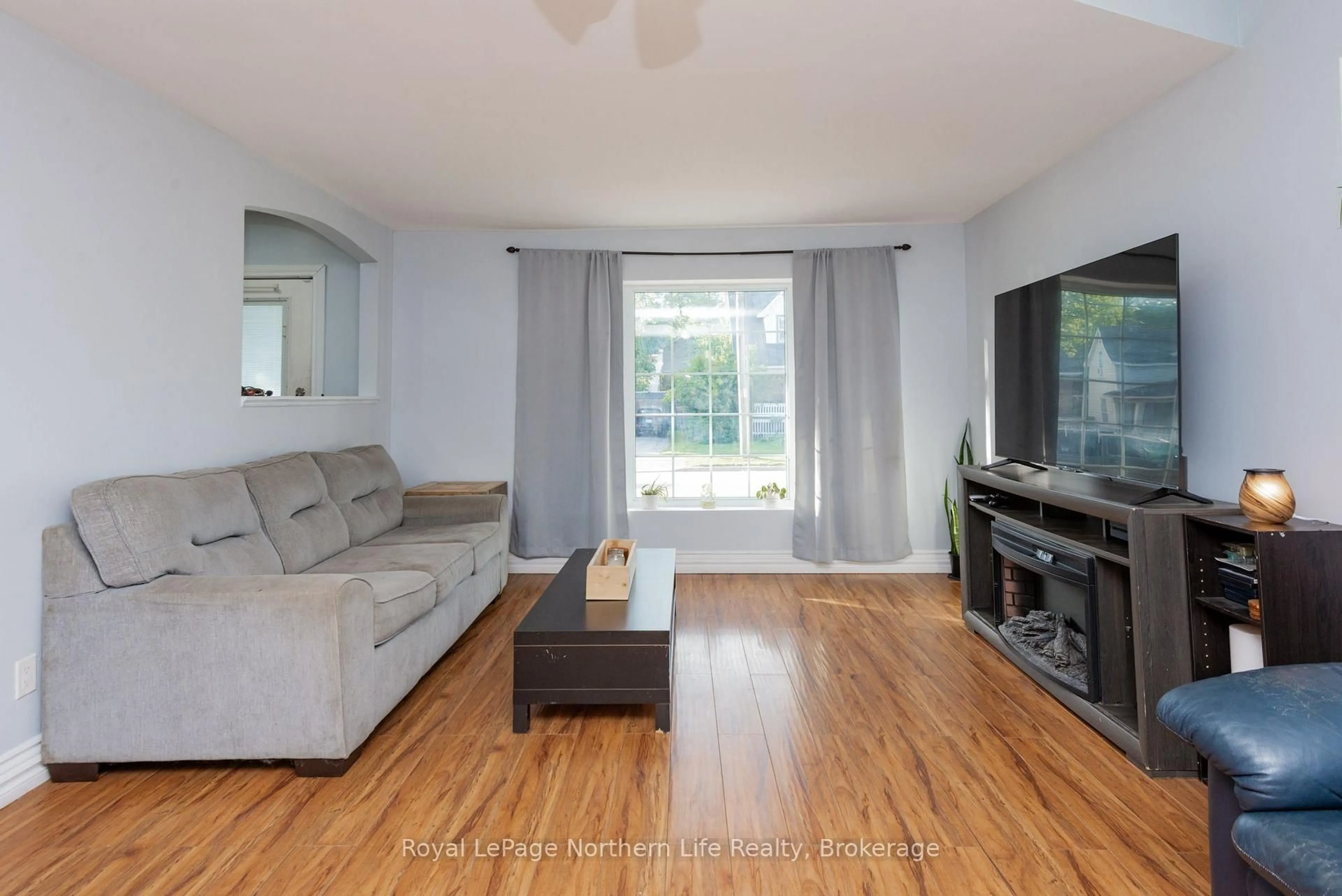 Living room with furniture, wood/laminate floor for 583 Wyld St, North Bay Ontario P1B 1Z8