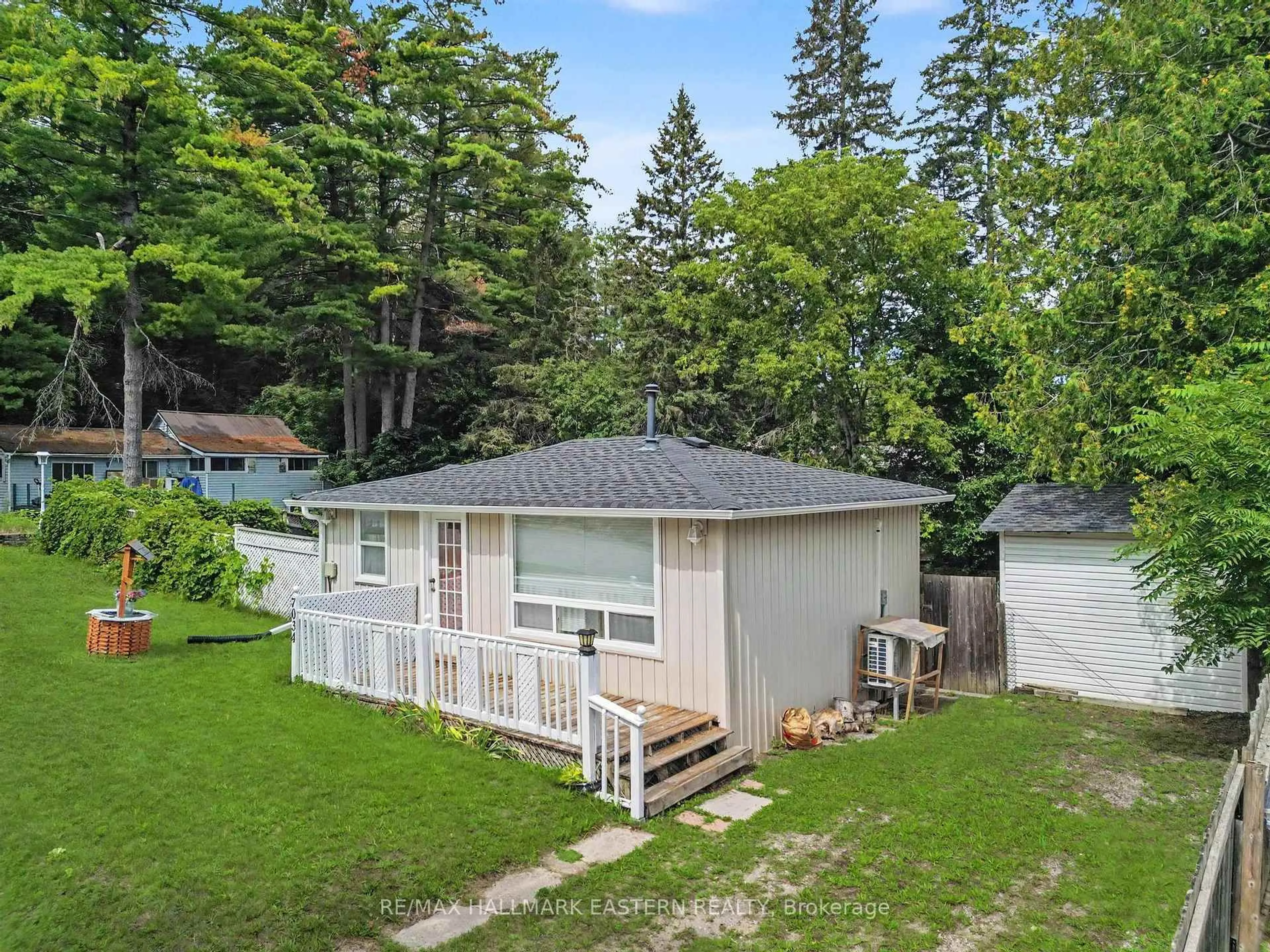 A pic from outside/outdoor area/front of a property/back of a property/a pic from drone, water/lake/river/ocean view for 7034 Beech St, Hamilton Township Ontario K0L 1E0