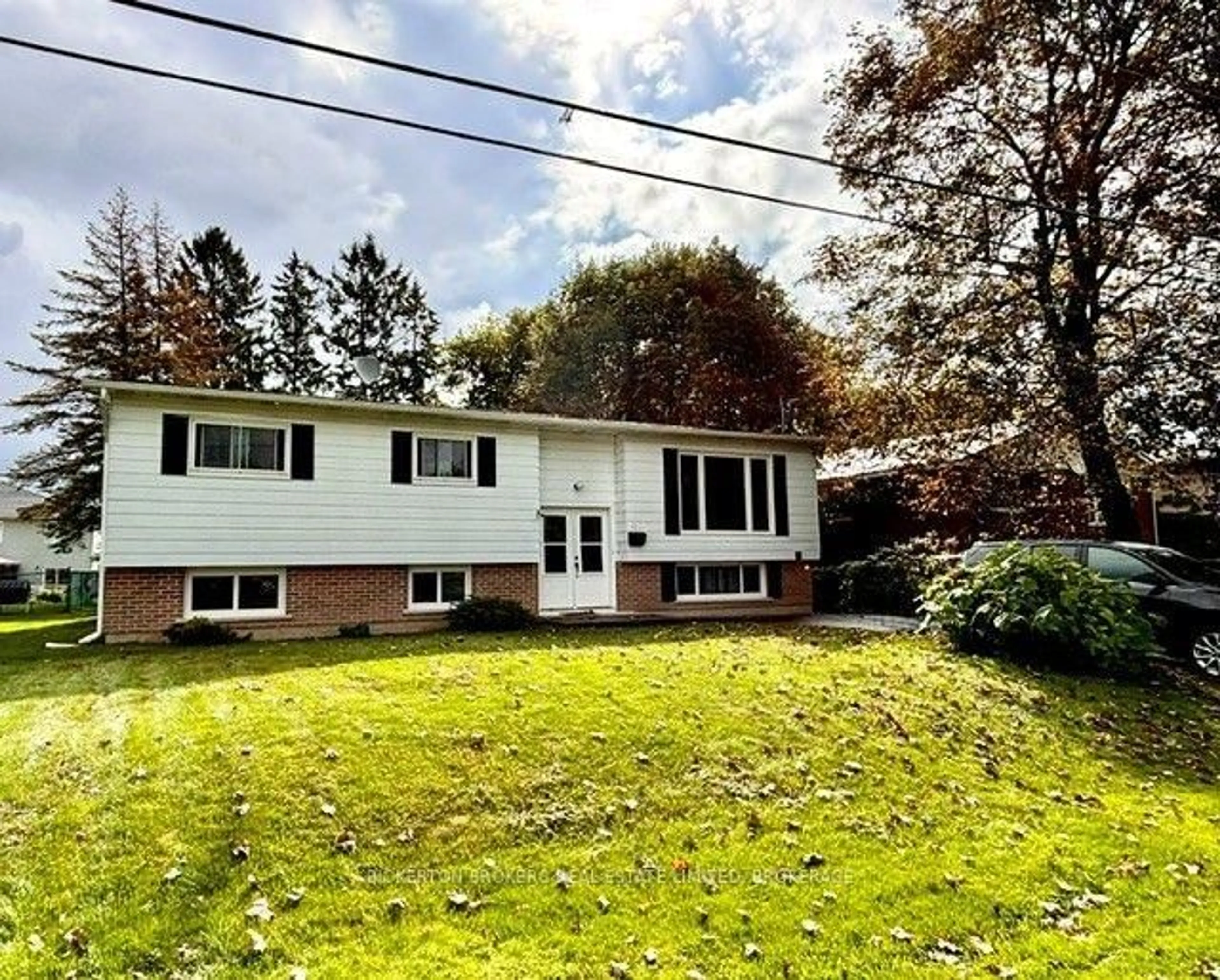 Home with vinyl exterior material, street for 355 Oak St, Gananoque Ontario K7G 2R7