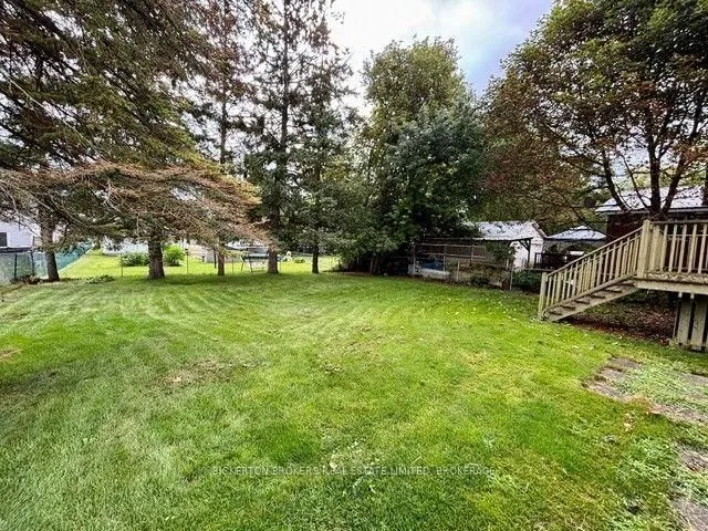 355 Oak St, Gananoque 4