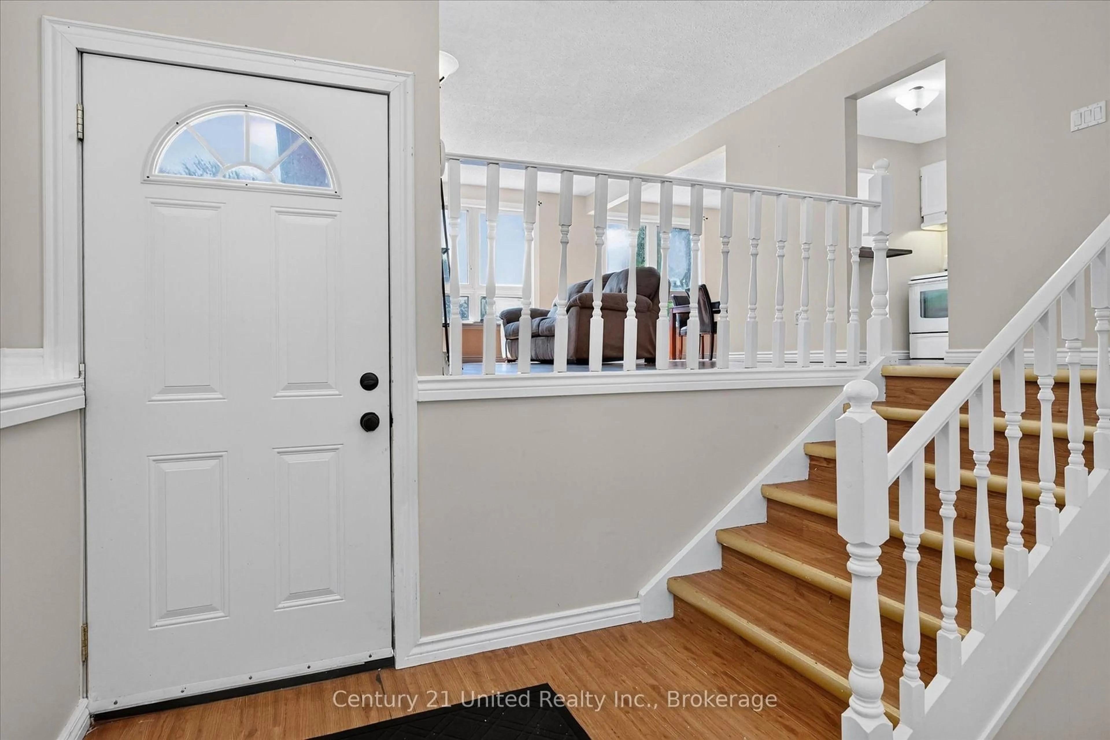 Indoor entryway for 2110 Springwood Rd, Peterborough Ontario K9K 1M9