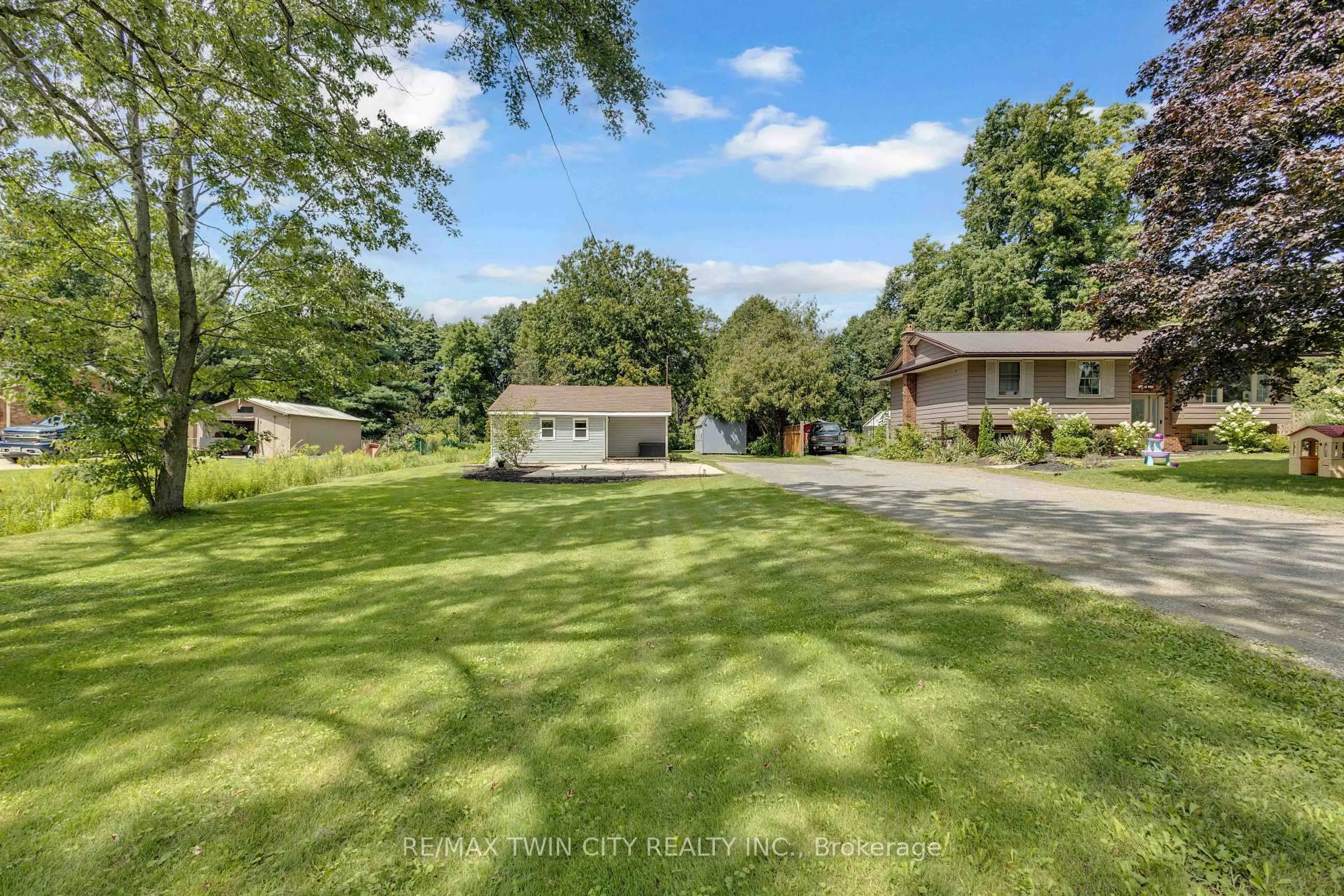A pic from outside/outdoor area/front of a property/back of a property/a pic from drone, water/lake/river/ocean view for 995 Mcdowell Rd, Norfolk Ontario N3Y 4J9