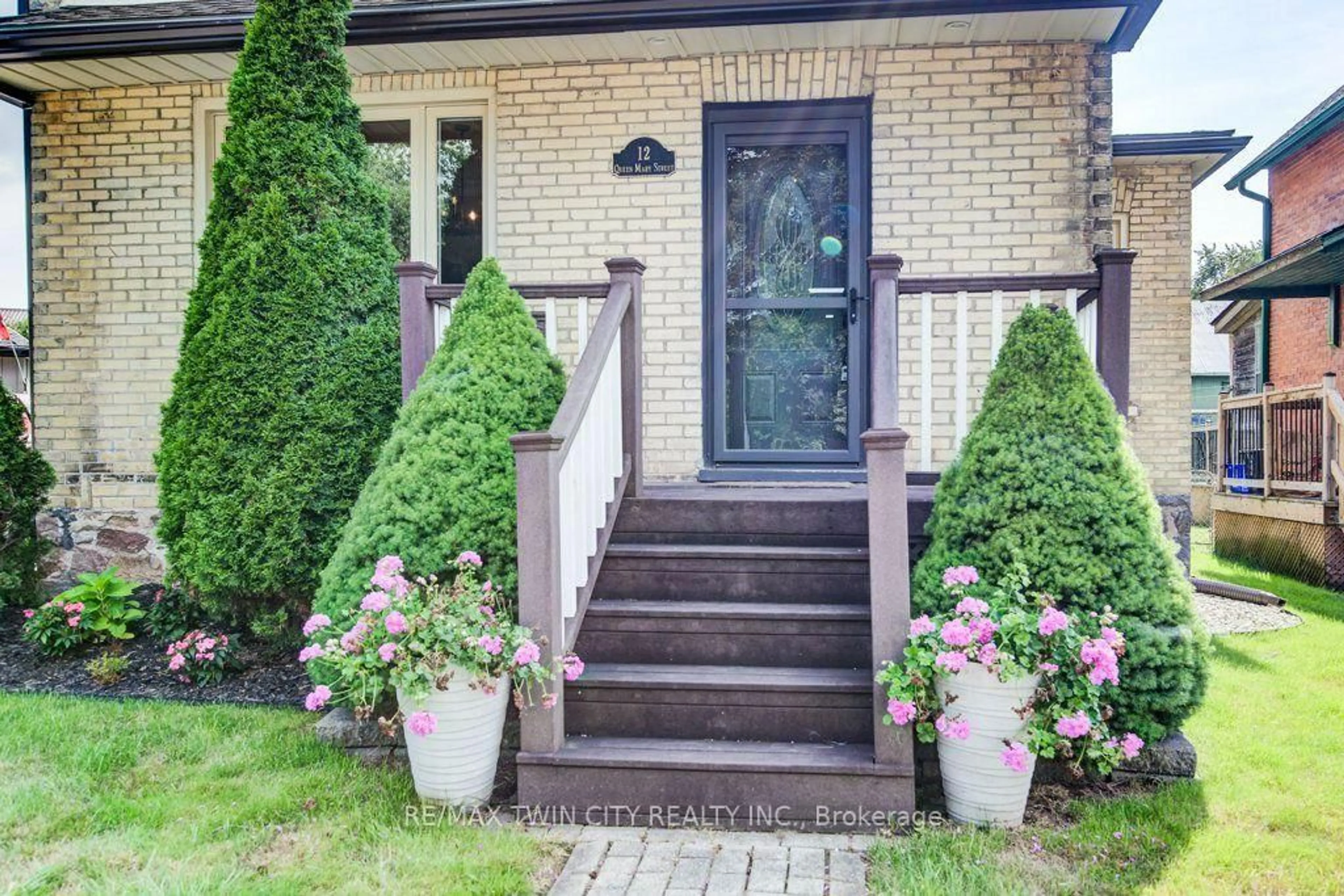 Unknown for 12 Queen Mary St, Wilmot Ontario N3A 2C2