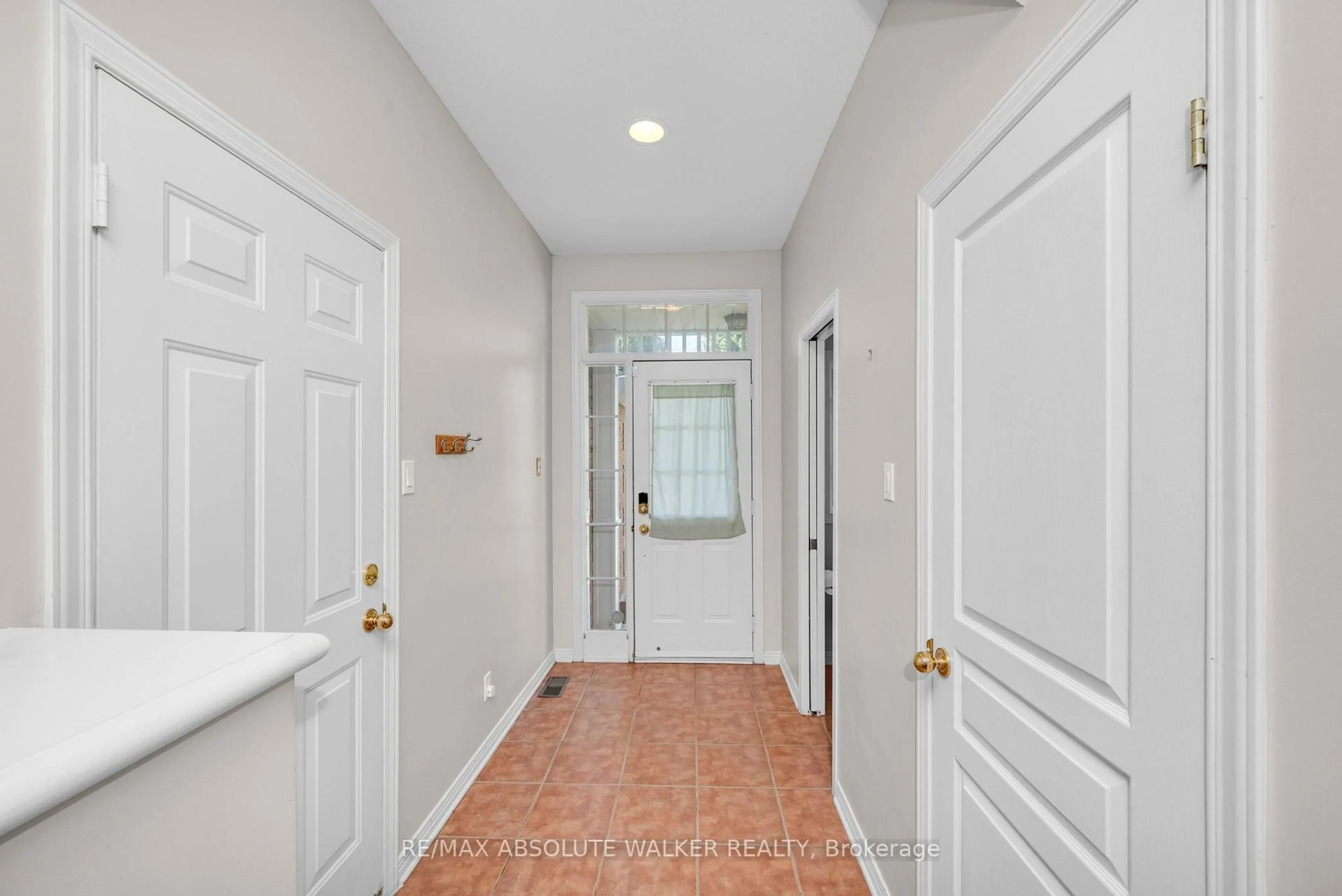 Indoor entryway for 664 Wild Shore Cres, Ottawa Ontario K1V 1X9