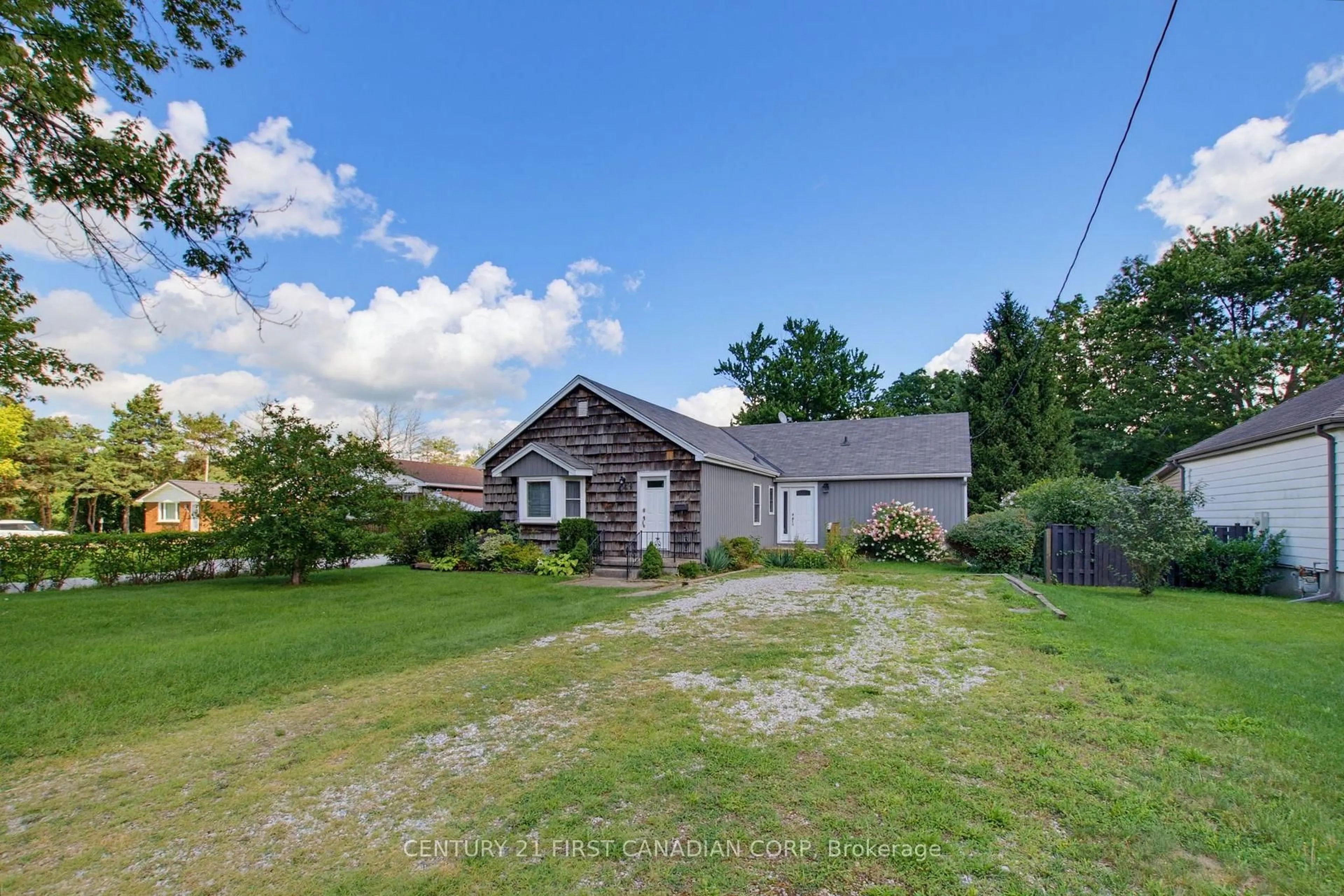 A pic from outside/outdoor area/front of a property/back of a property/a pic from drone, unknown for 444 Forest Lawn Ave, London East Ontario N5V 1T1