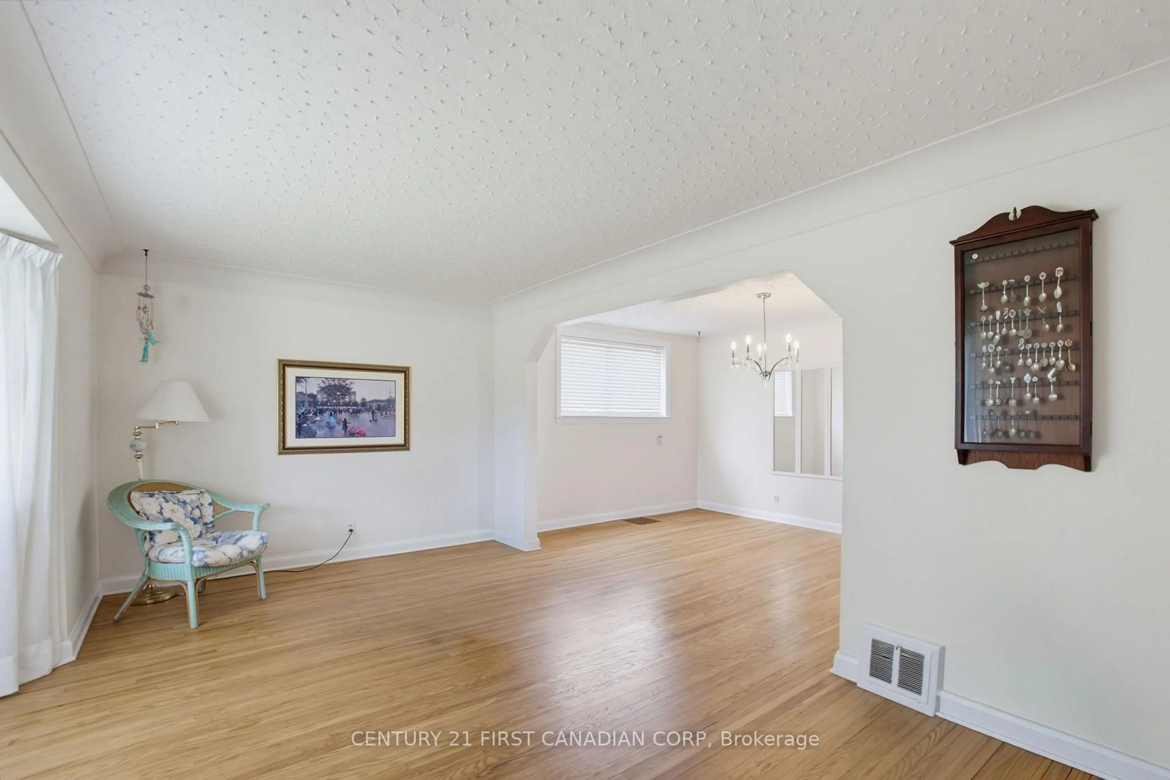 A pic of a room for 444 Forest Lawn Ave, London East Ontario N5V 1T1