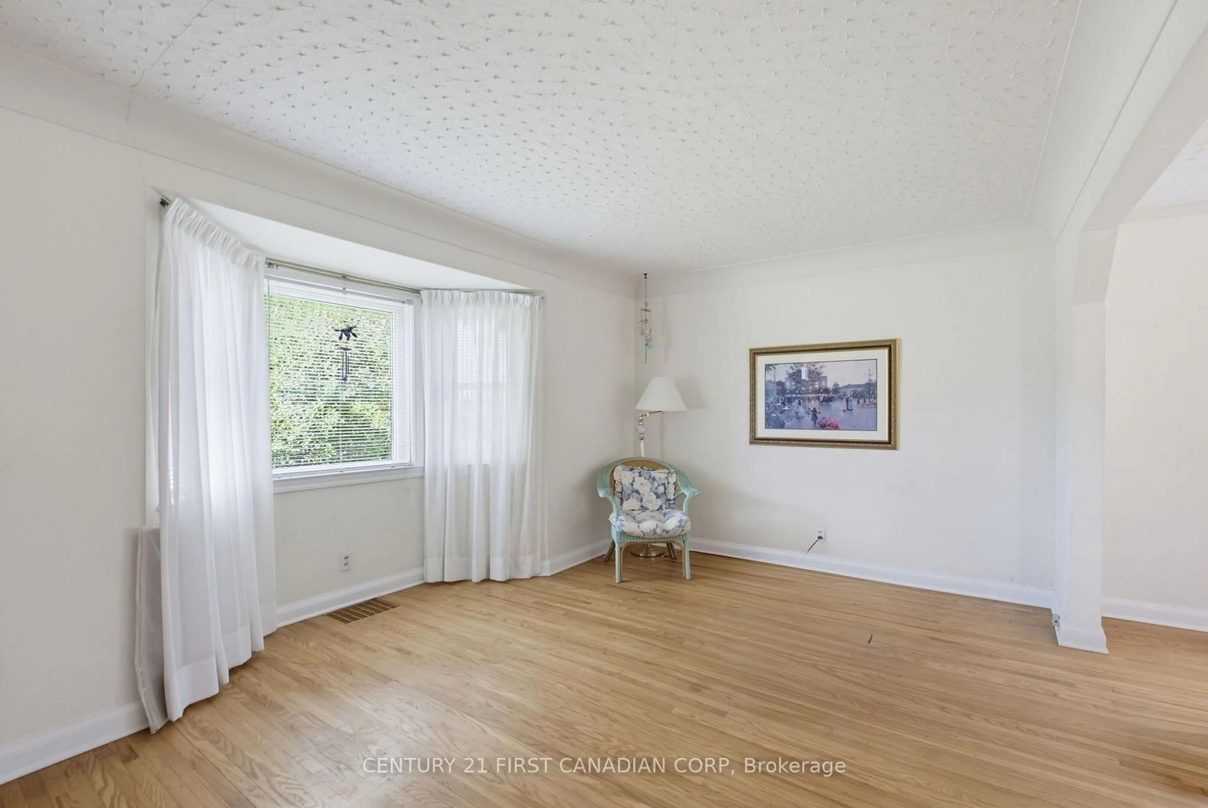 A pic of a room for 444 Forest Lawn Ave, London East Ontario N5V 1T1