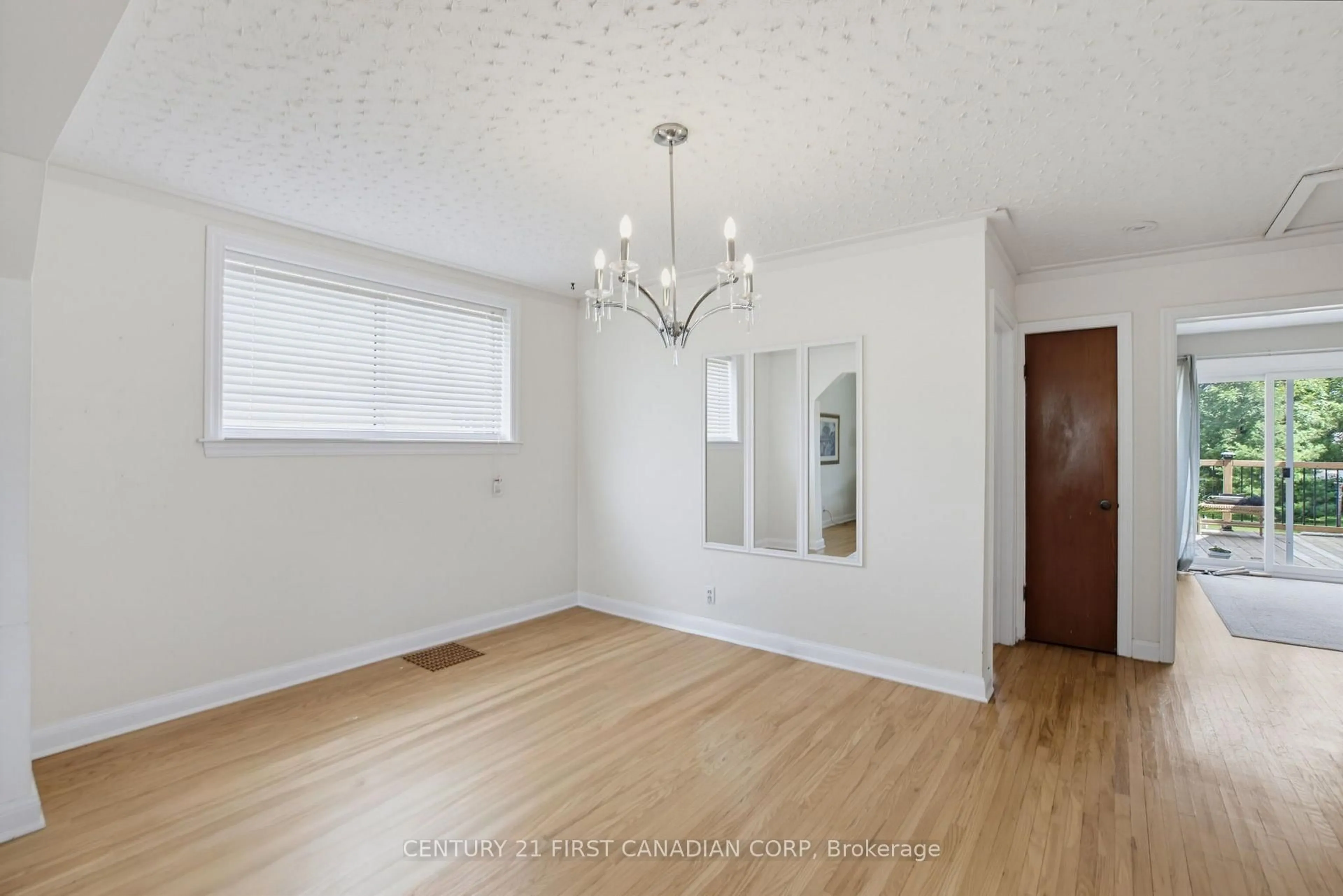 A pic of a room for 444 Forest Lawn Ave, London East Ontario N5V 1T1