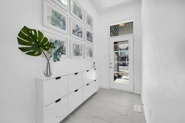 112 Crevasse Rd, Ottawa 3