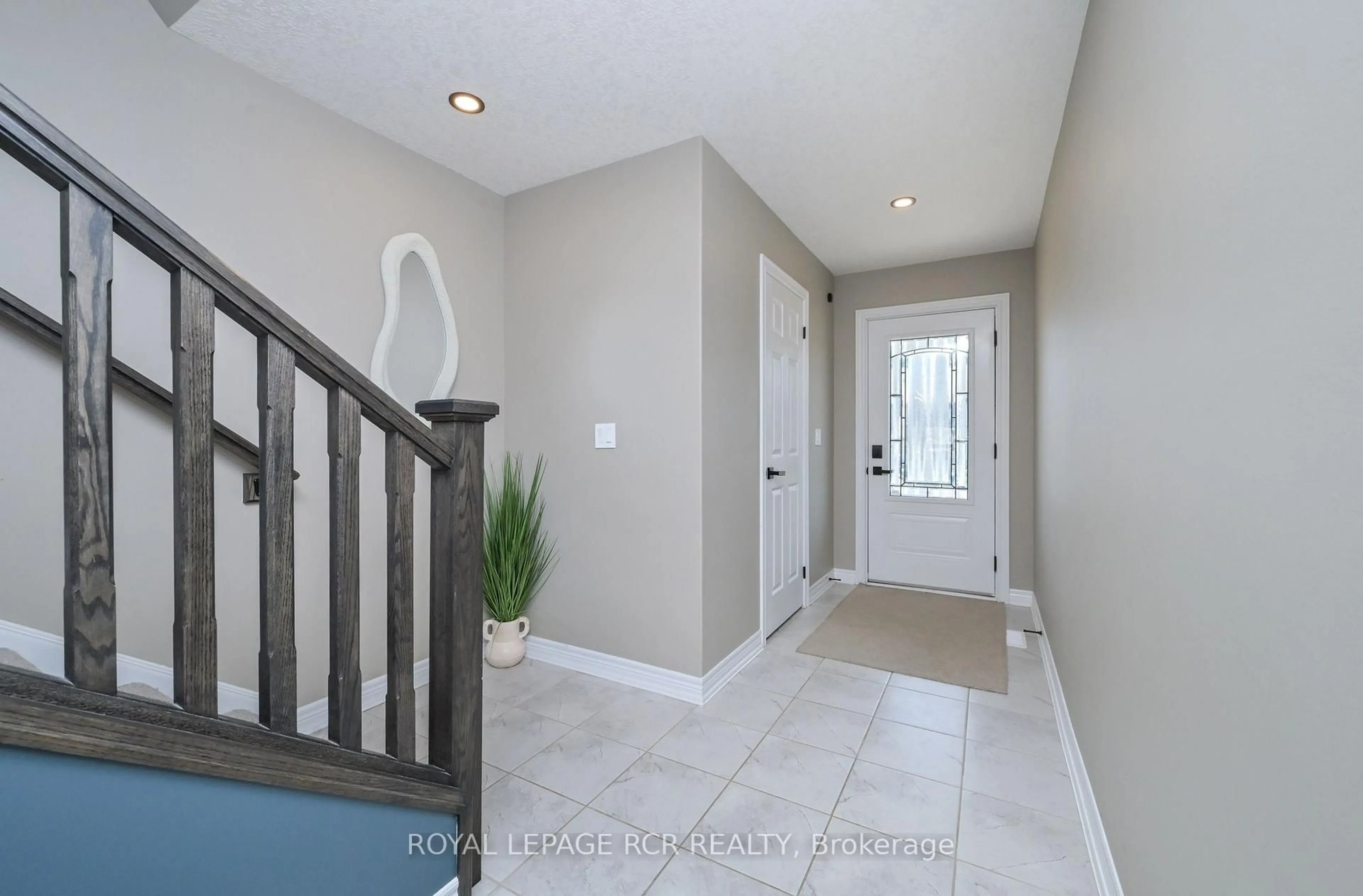 Indoor entryway for 106 Mullin St, Grey Highlands Ontario N0C 1H0