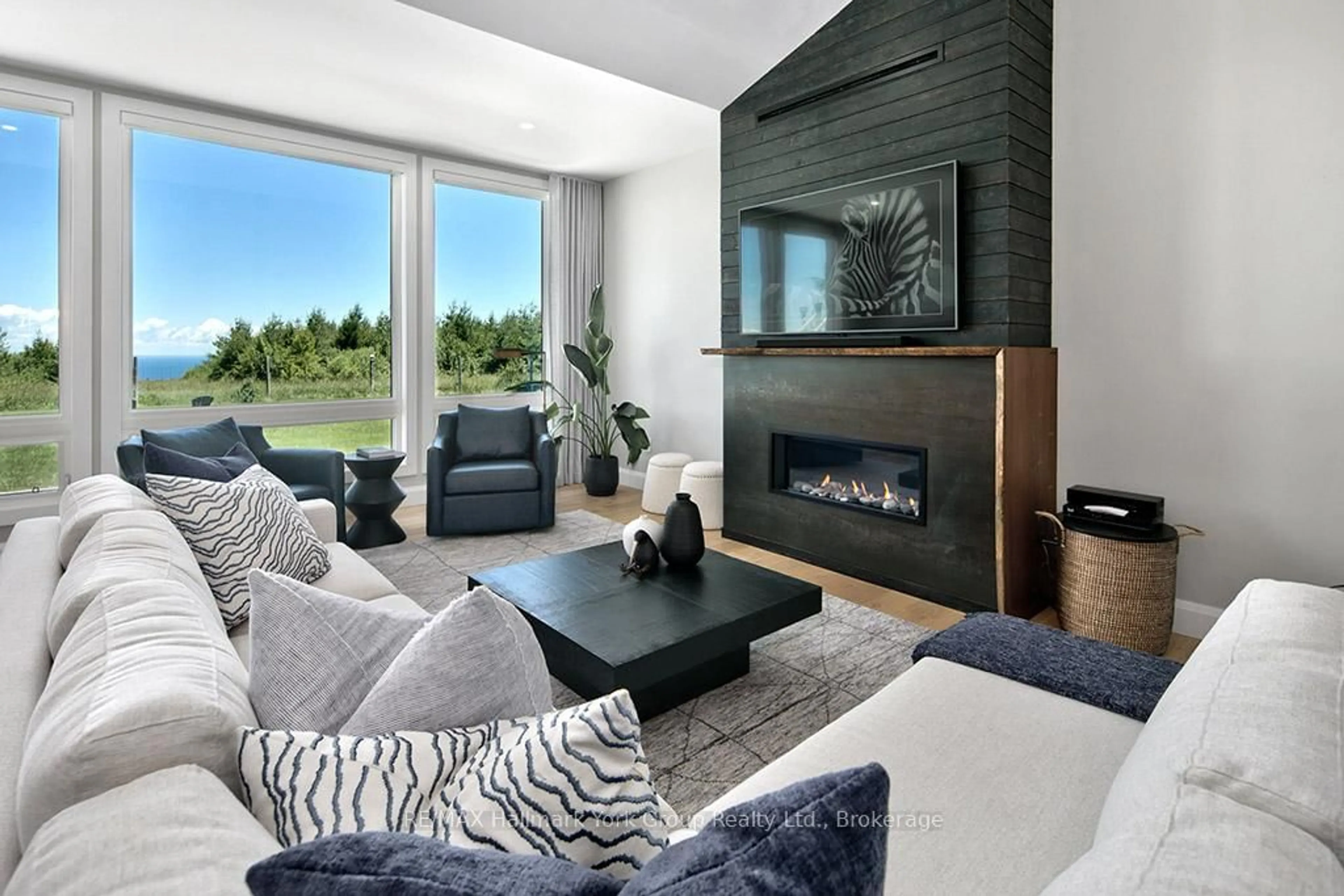 Living room with furniture, unknown for 125 Mountain Rd, Meaford Ontario N4L 1W6
