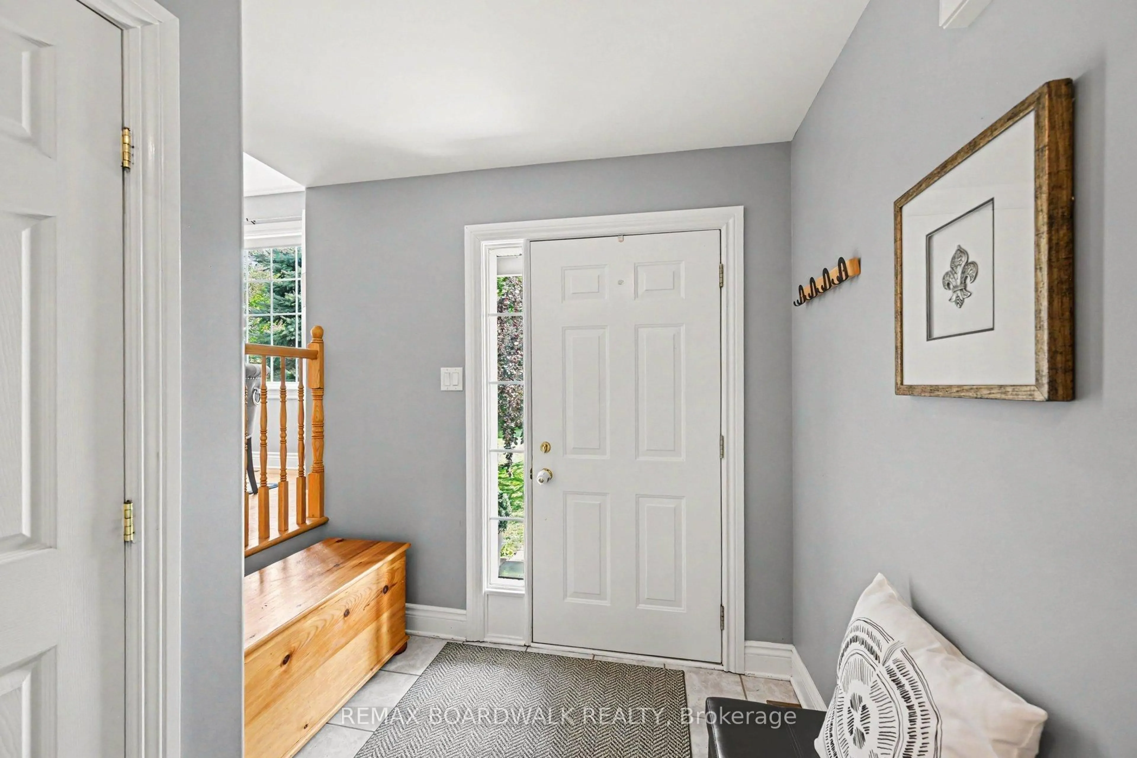 Indoor entryway for 189 Rivington St, Carp Ontario K0A 1L0