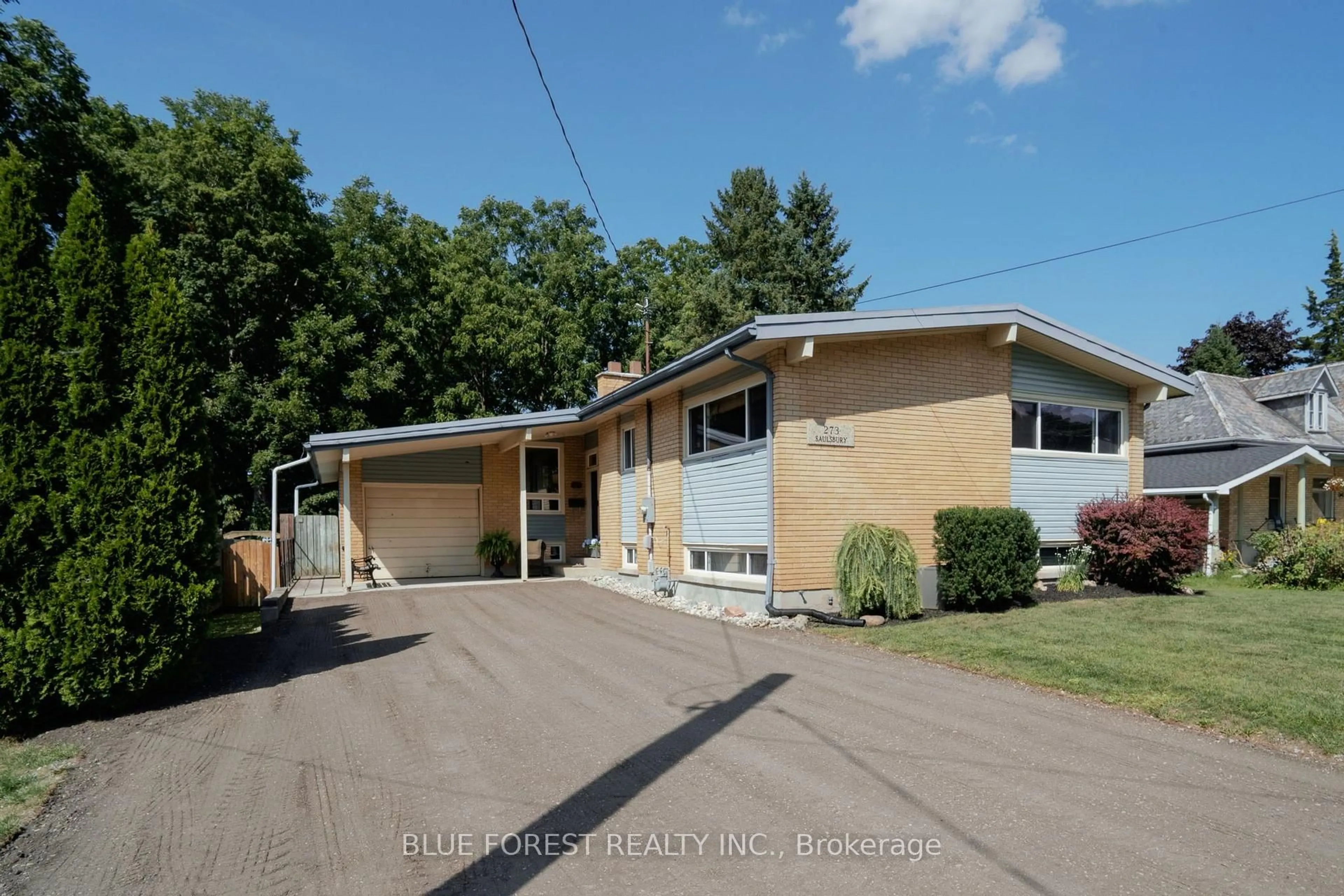 Home with vinyl exterior material, street for 273 Saulsbury St, Strathroy-Caradoc Ontario N7G 2B1