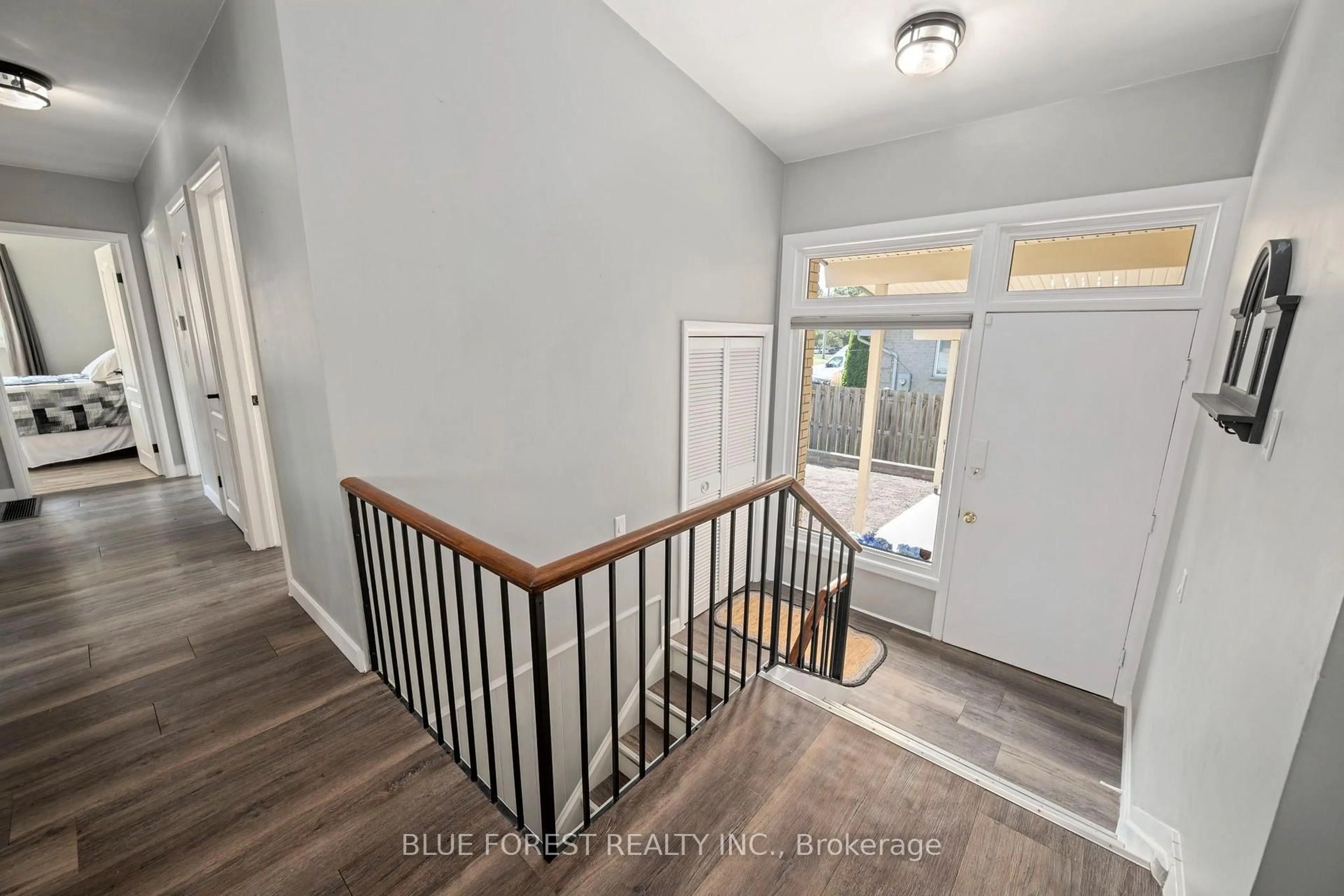 Indoor entryway for 273 Saulsbury St, Strathroy-Caradoc Ontario N7G 2B1