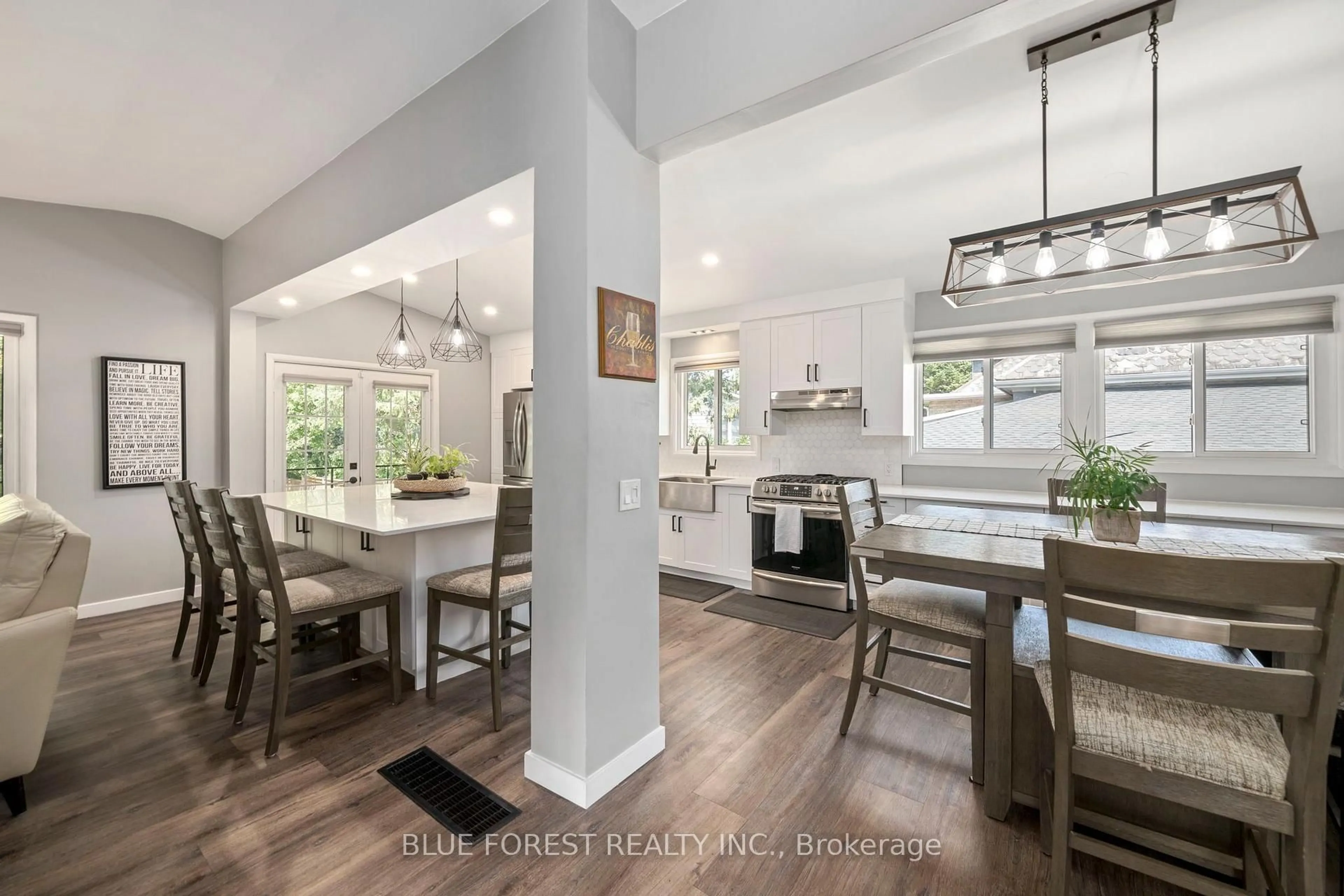 Open concept kitchen, unknown for 273 Saulsbury St, Strathroy-Caradoc Ontario N7G 2B1