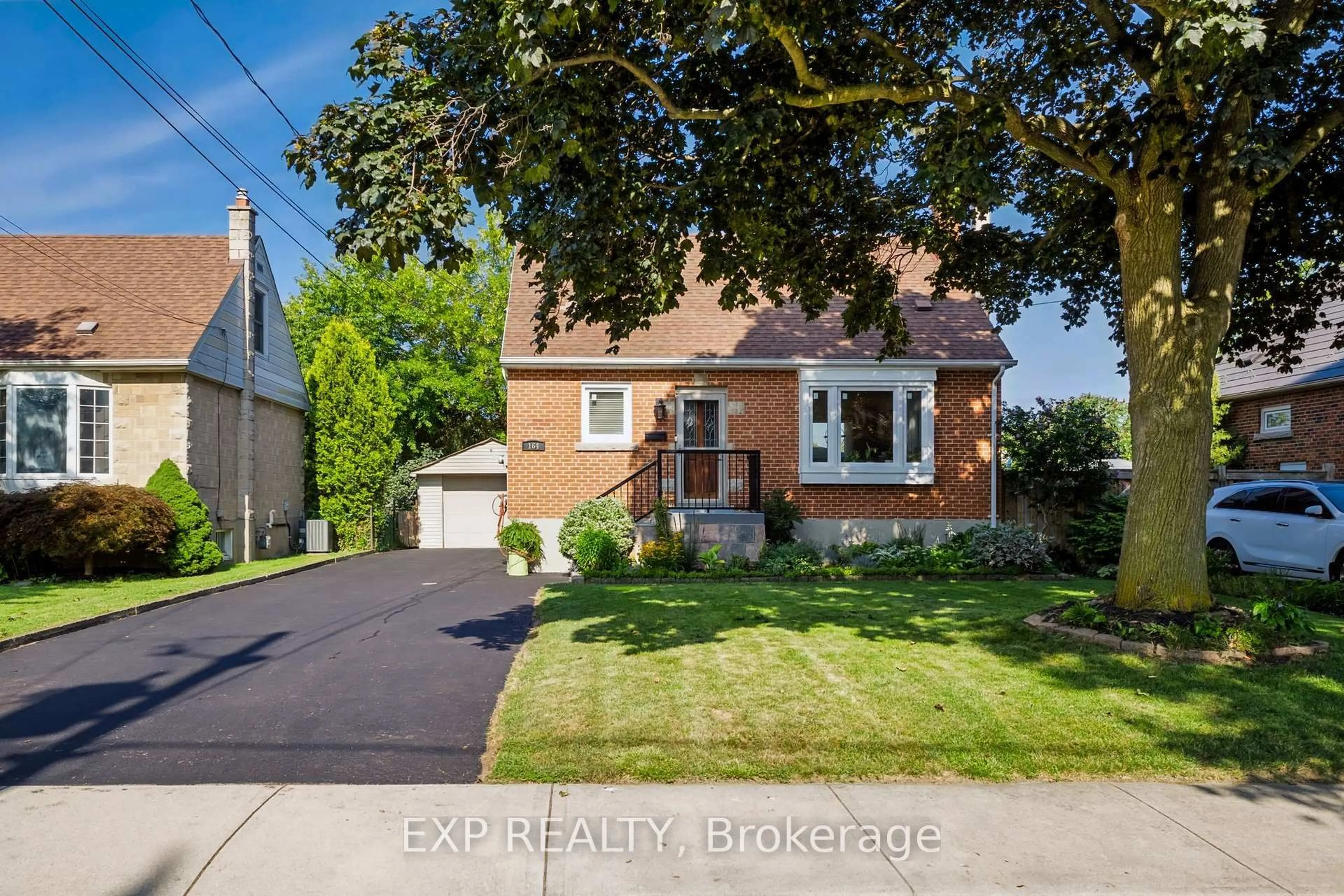 Home with brick exterior material, street for 164 Charlotte St, Hamilton Ontario L8K 4V4