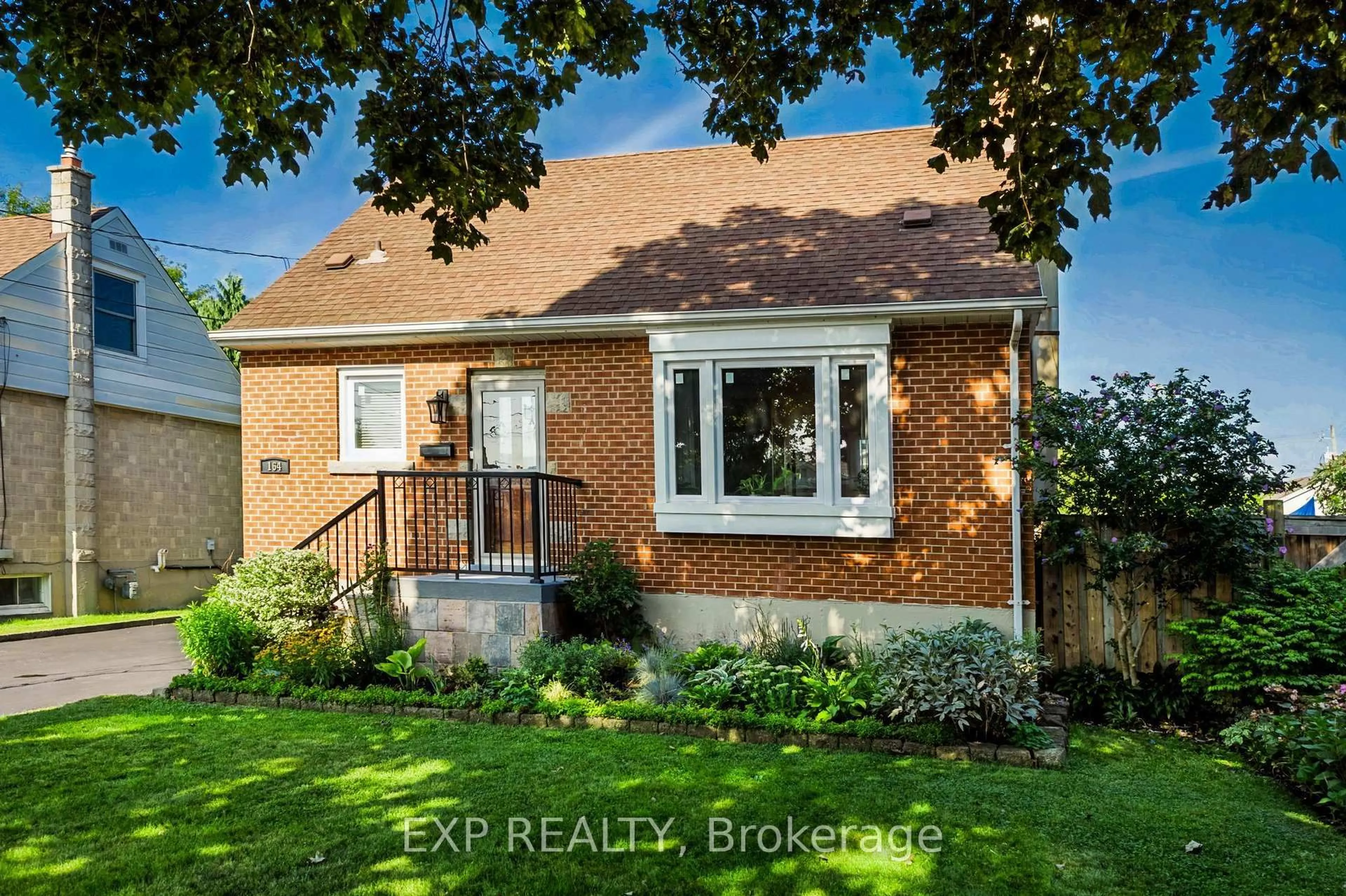 Home with brick exterior material, street for 164 Charlotte St, Hamilton Ontario L8K 4V4