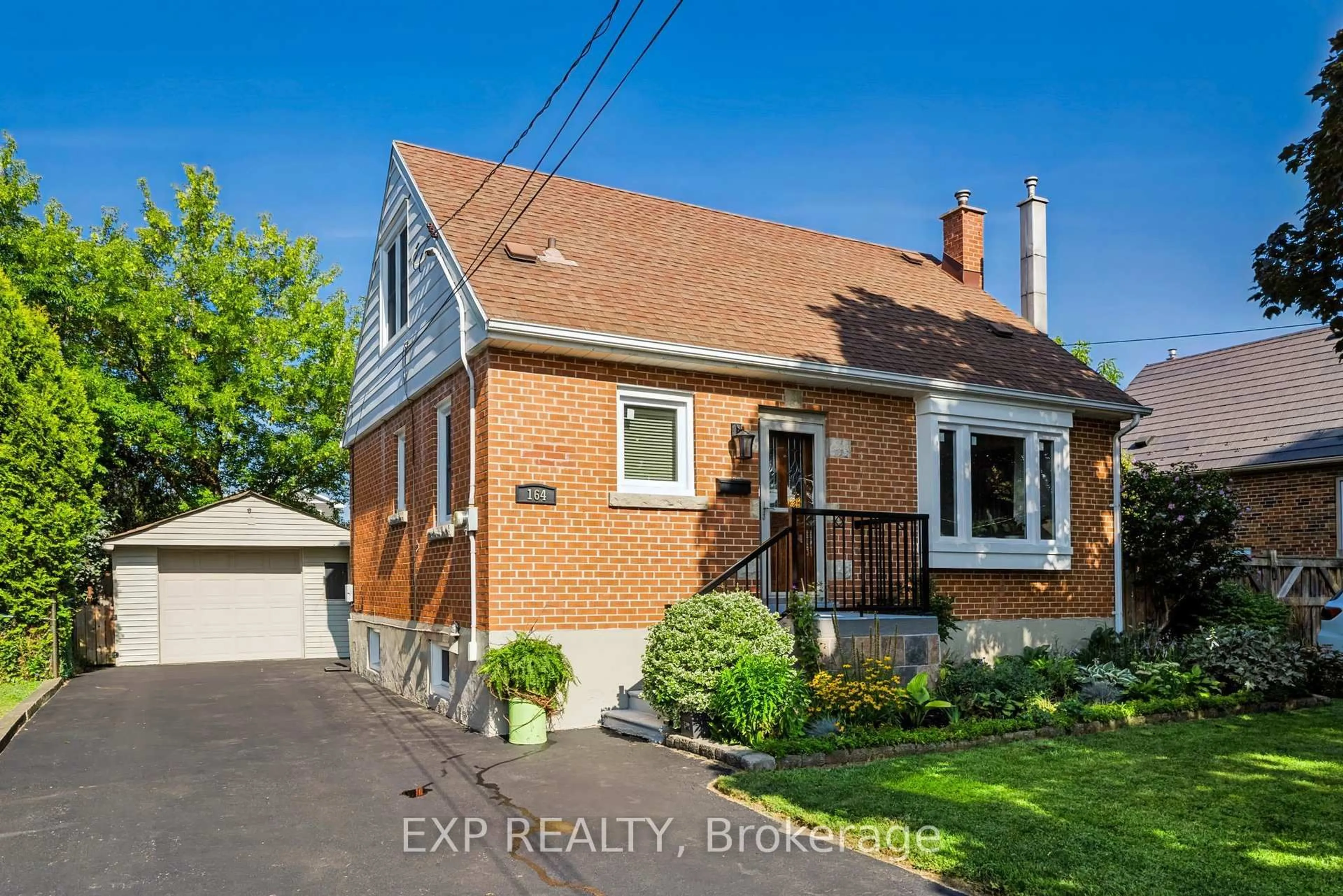 Home with brick exterior material, street for 164 Charlotte St, Hamilton Ontario L8K 4V4