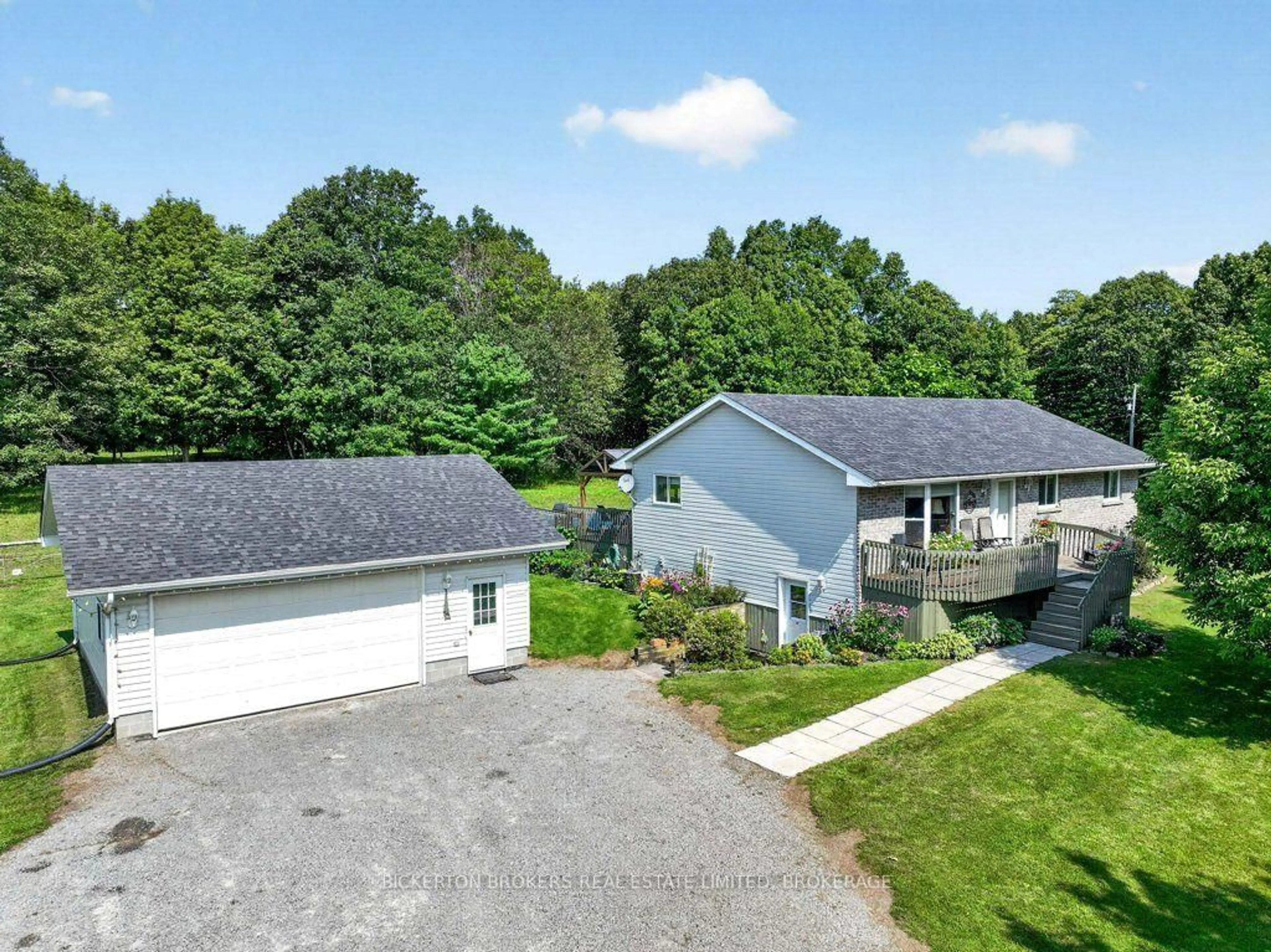 A pic from outside/outdoor area/front of a property/back of a property/a pic from drone, street for 342 Lyndhurst Rd, Leeds and the Thousand Islands Ontario K0E 1L0