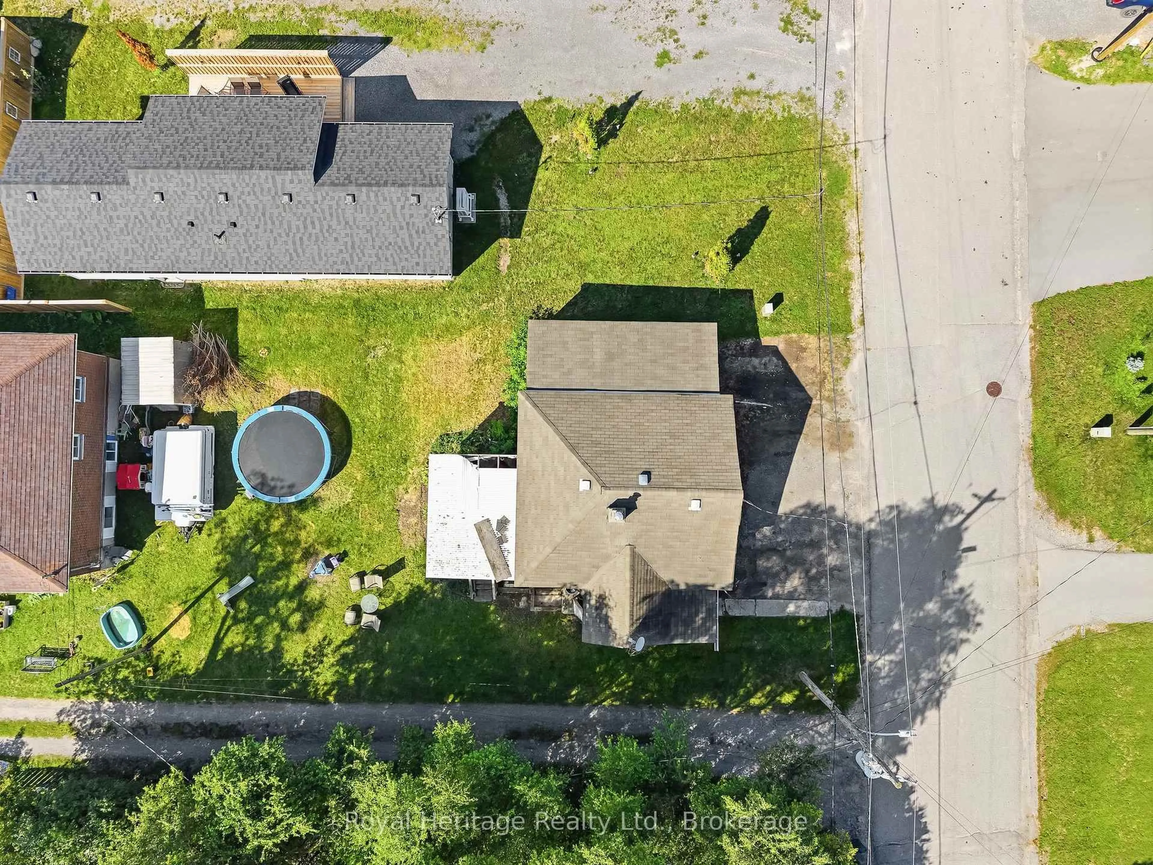 A pic from outside/outdoor area/front of a property/back of a property/a pic from drone, street for 21 Price St, Brighton Ontario K0K 1H0