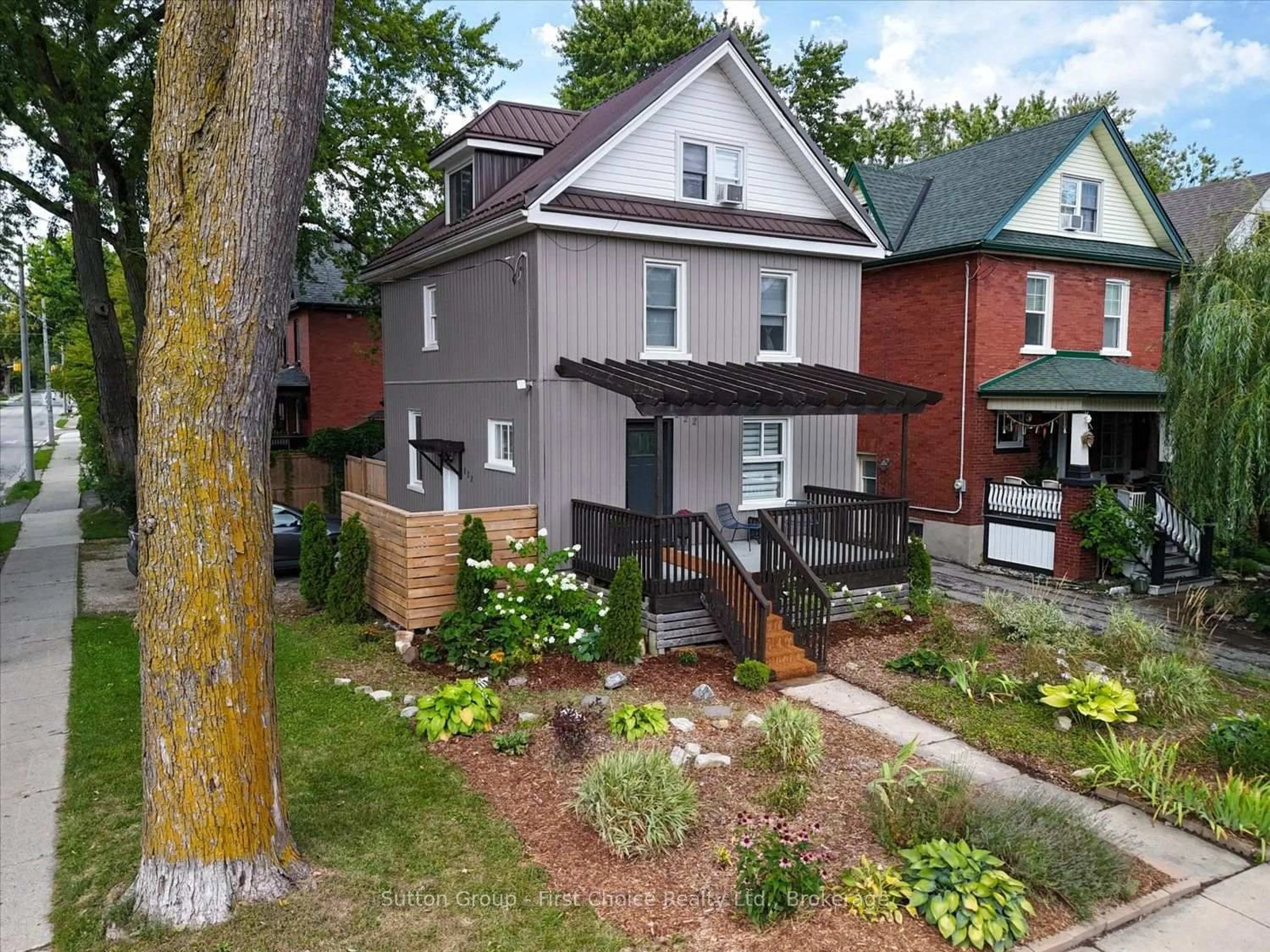 A pic from outside/outdoor area/front of a property/back of a property/a pic from drone, street for 222 Brunswick St, Stratford Ontario N5A 3M4