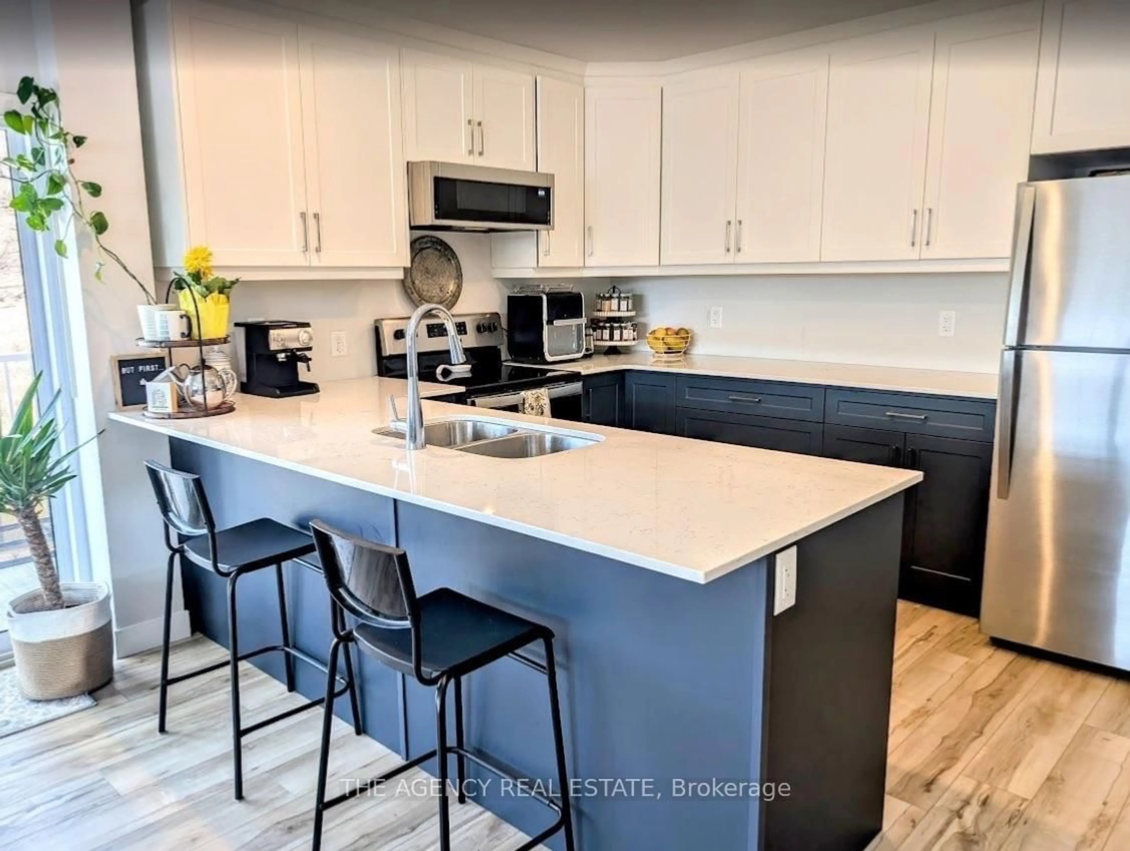 Open concept kitchen, unknown for 100 Promenade Circ #401, Central Elgin Ontario N5L 0B7