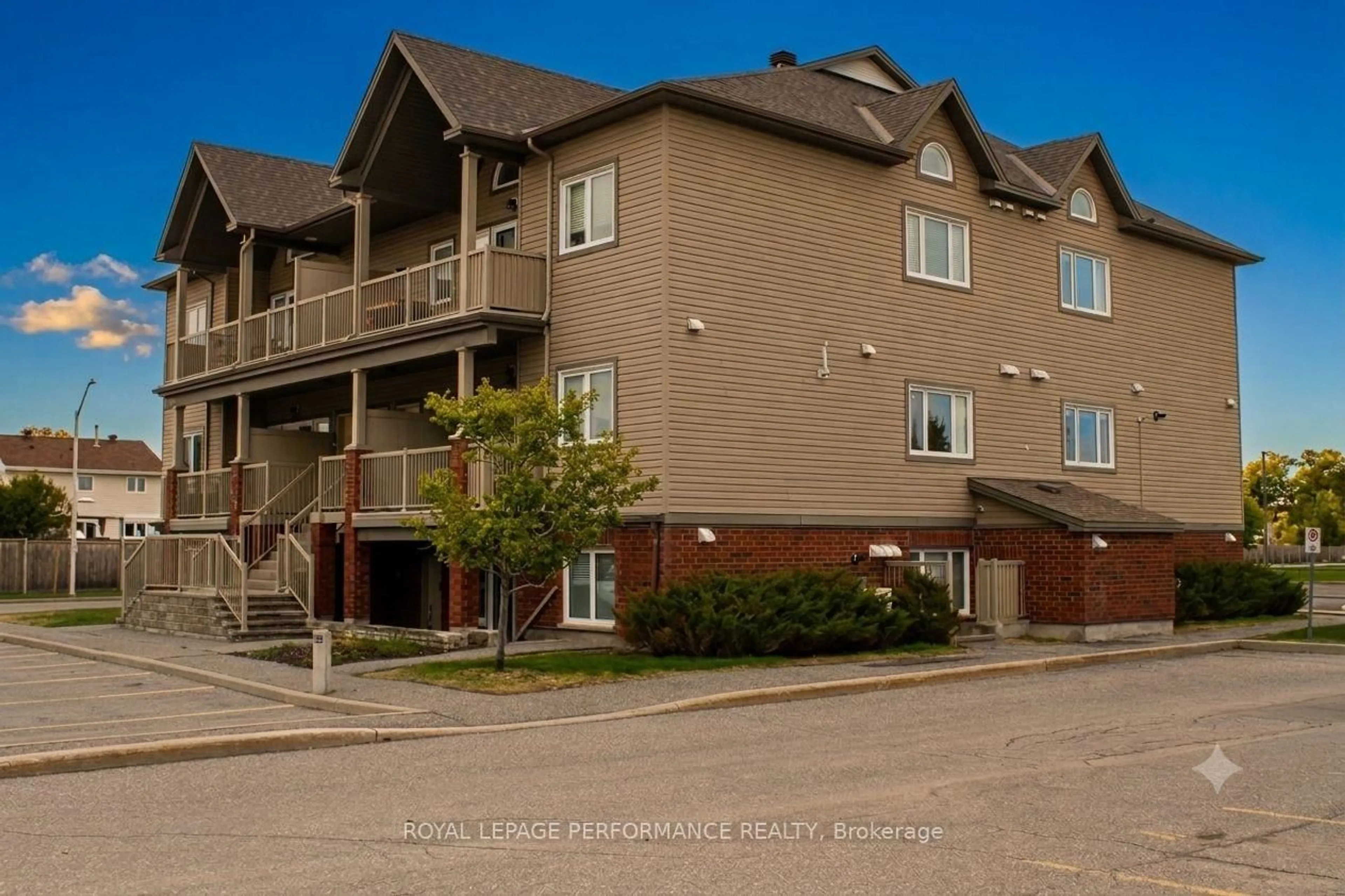Patio, unknown for 135 Harthill Way #B, Ottawa Ontario K2J 5V1