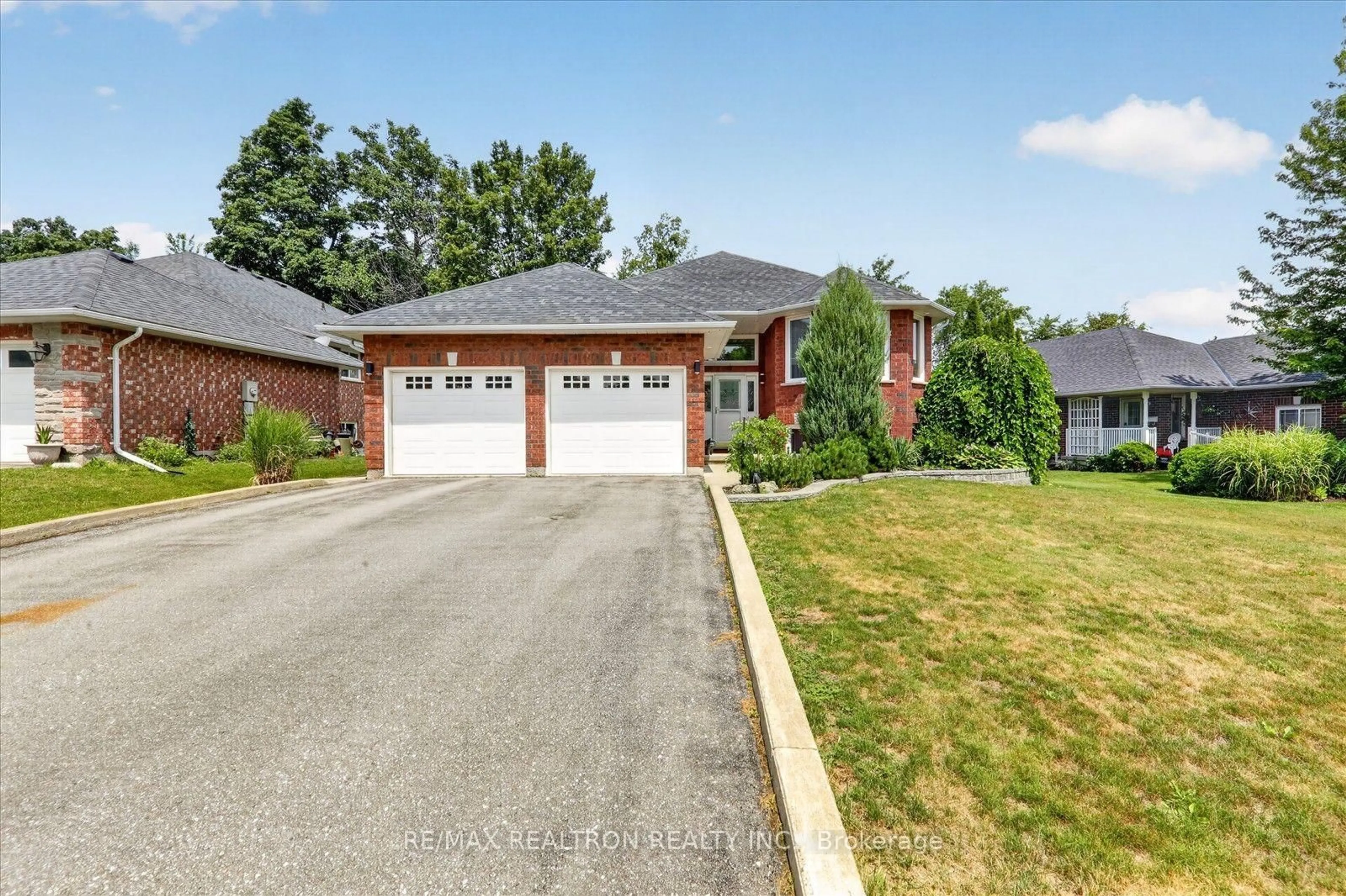 Home with brick exterior material, street for 295 Woodward Ave, Selwyn Ontario K9L 1K2