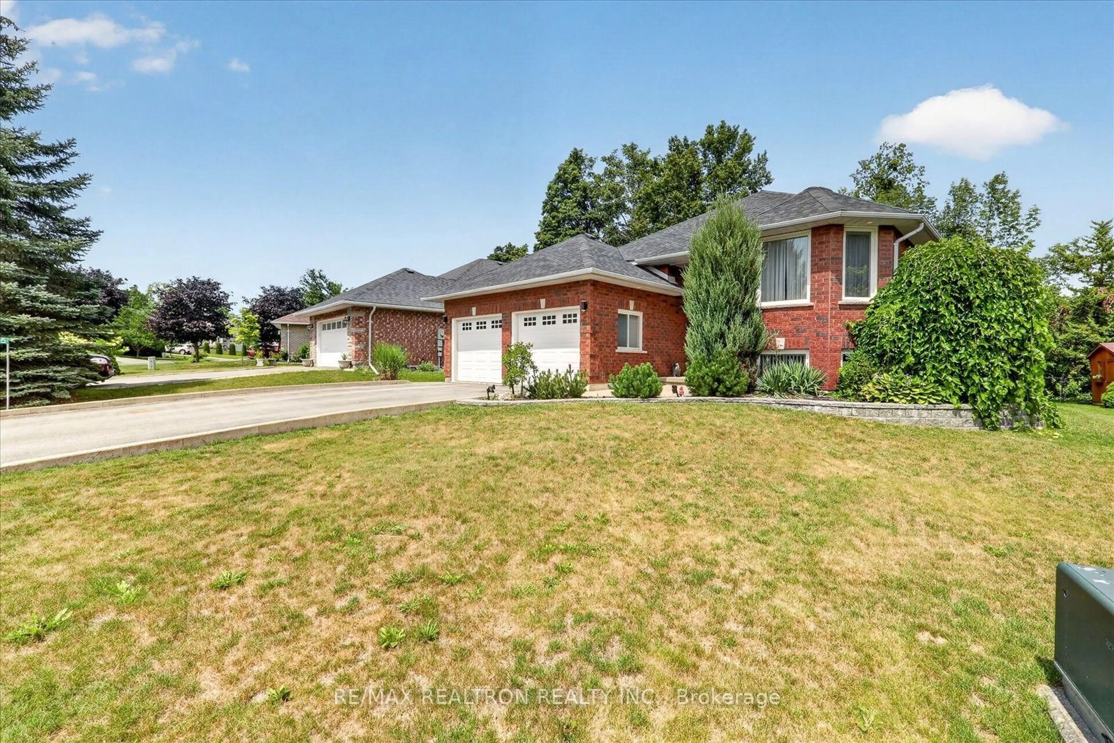 Home with brick exterior material, street for 295 Woodward Ave, Selwyn Ontario K9L 1K2