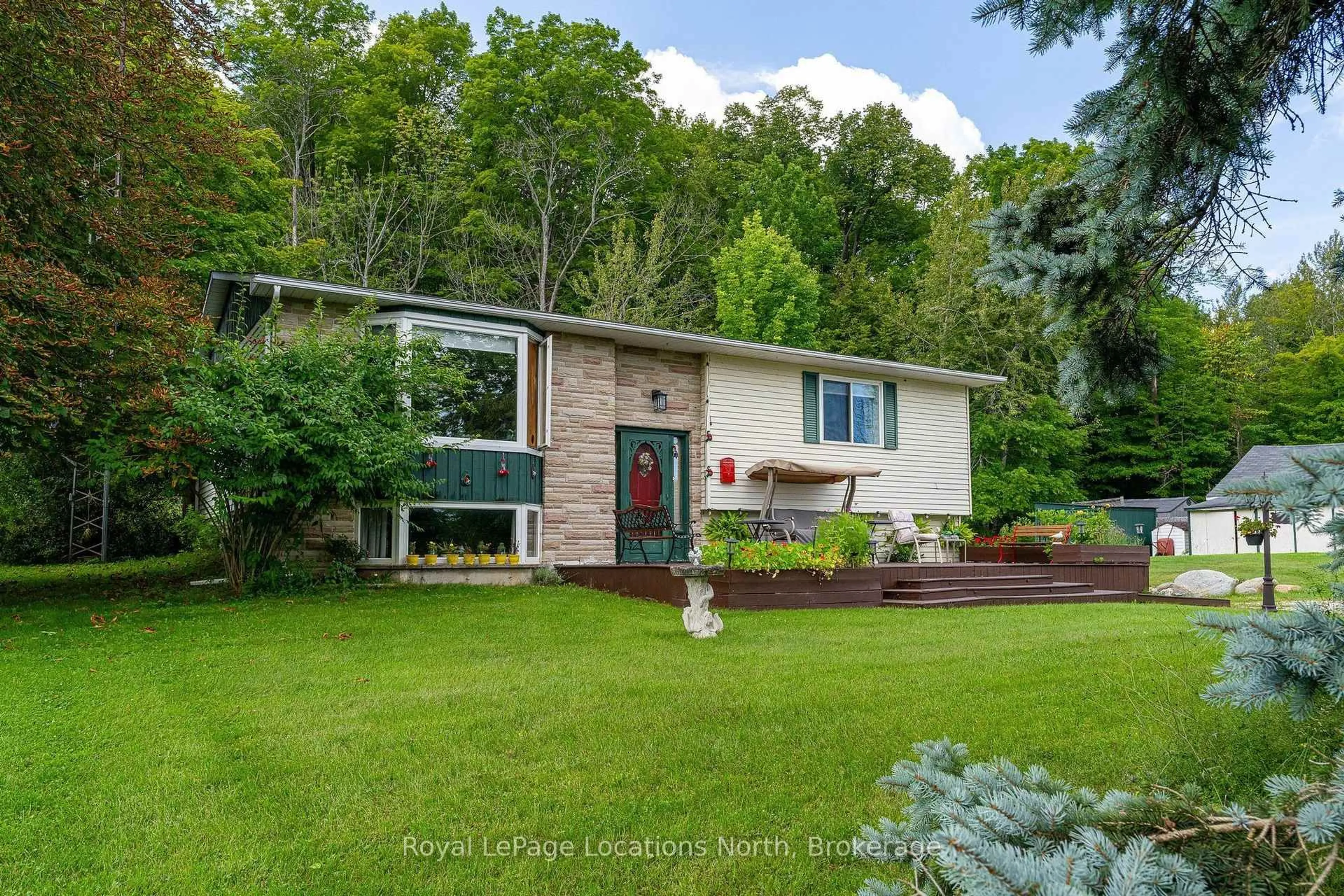 Home with vinyl exterior material, unknown for 159028 7th Line, Meaford Ontario N4L 1W5