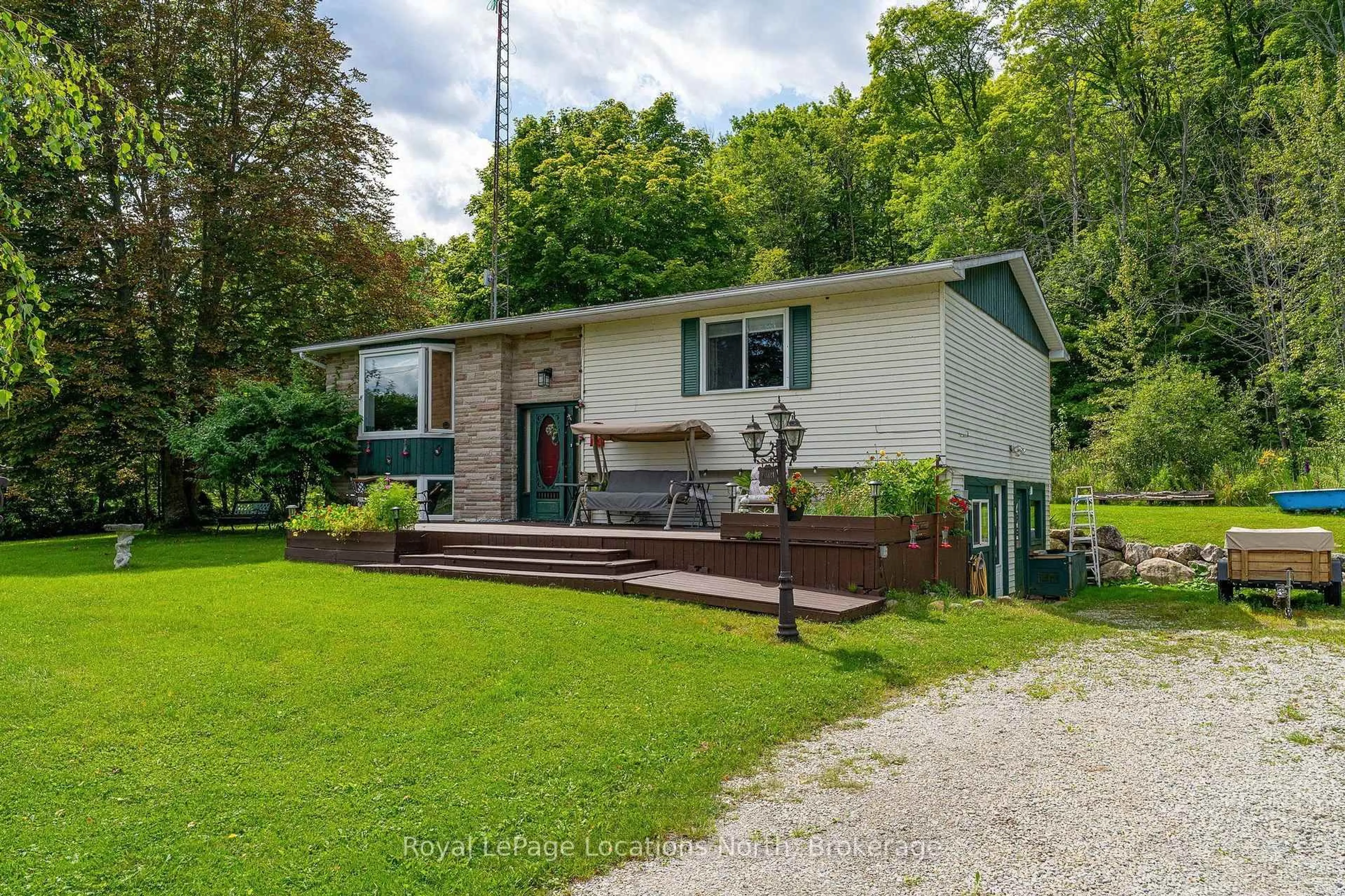 Home with vinyl exterior material, unknown for 159028 7th Line, Meaford Ontario N4L 1W5