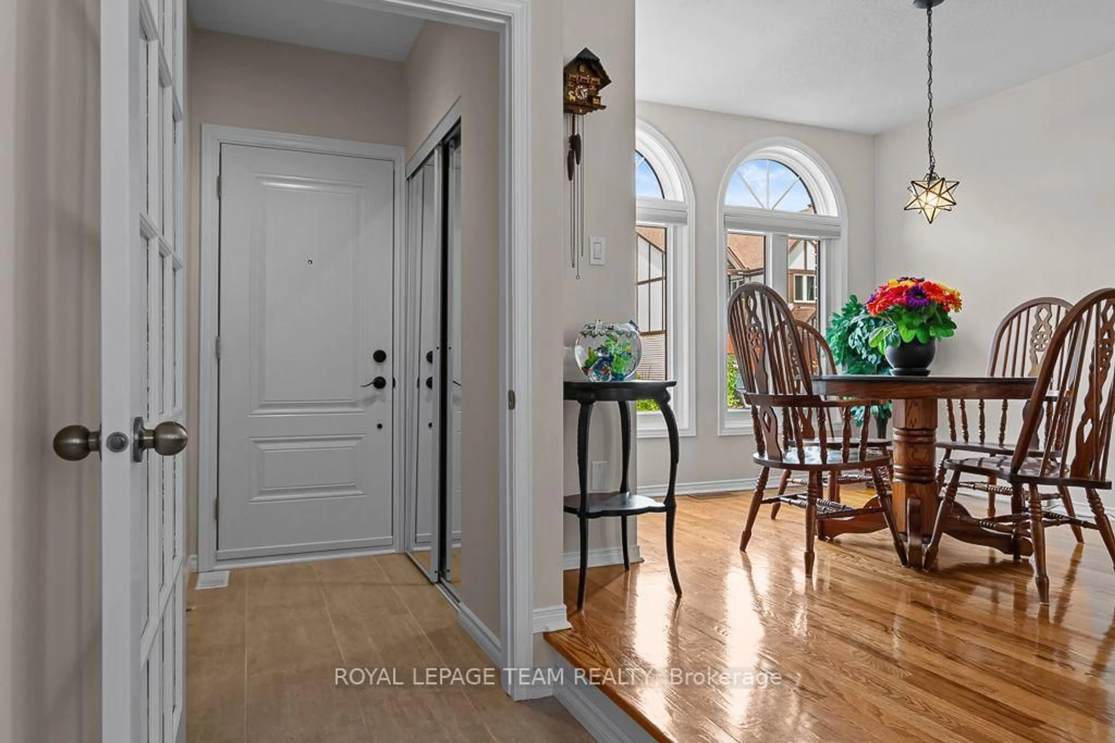 Indoor entryway for 2756 Massicotte Lane, Kars Ontario K1T 3H1
