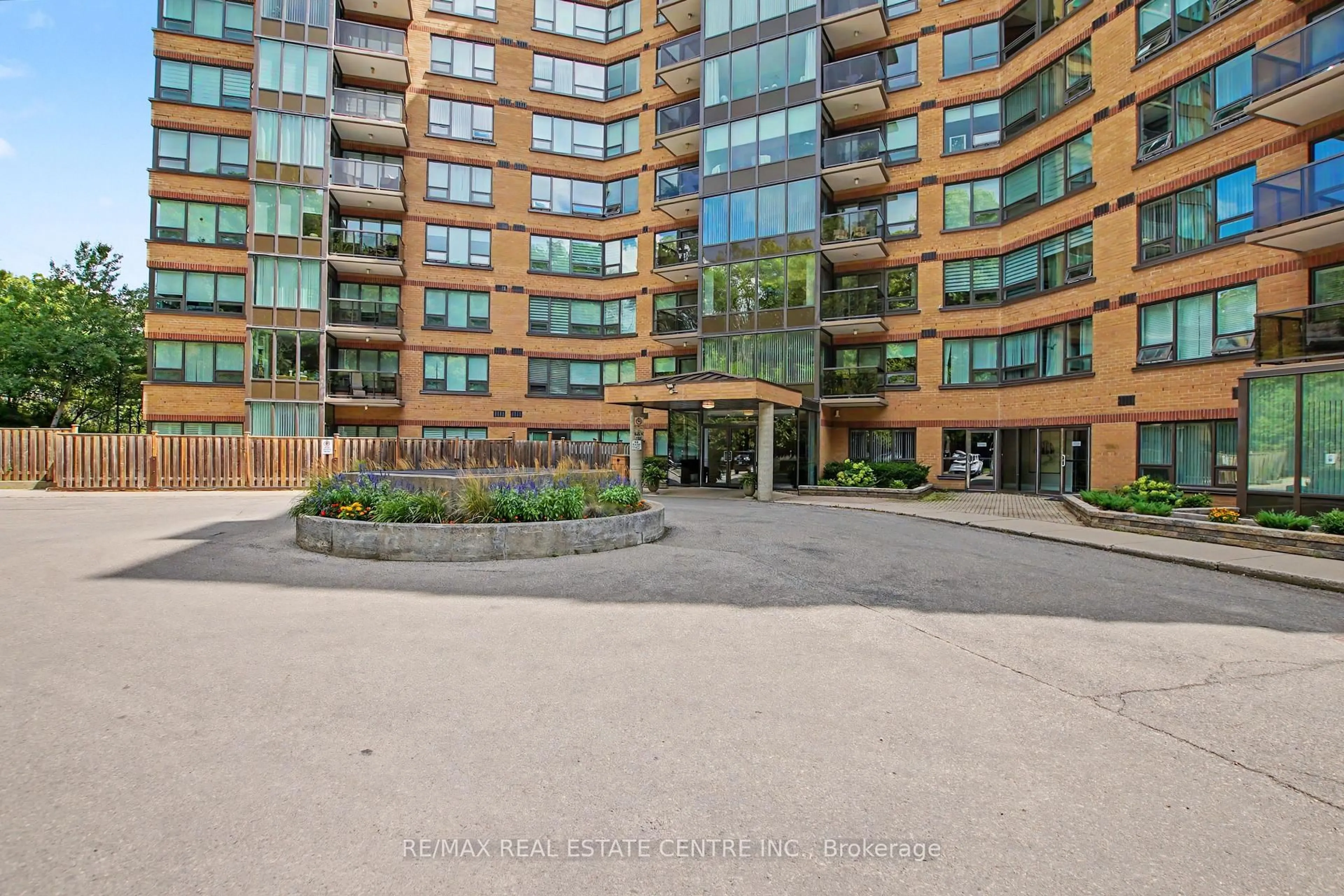 Unknown for 237 King St #608, Cambridge Ontario N3H 5L2
