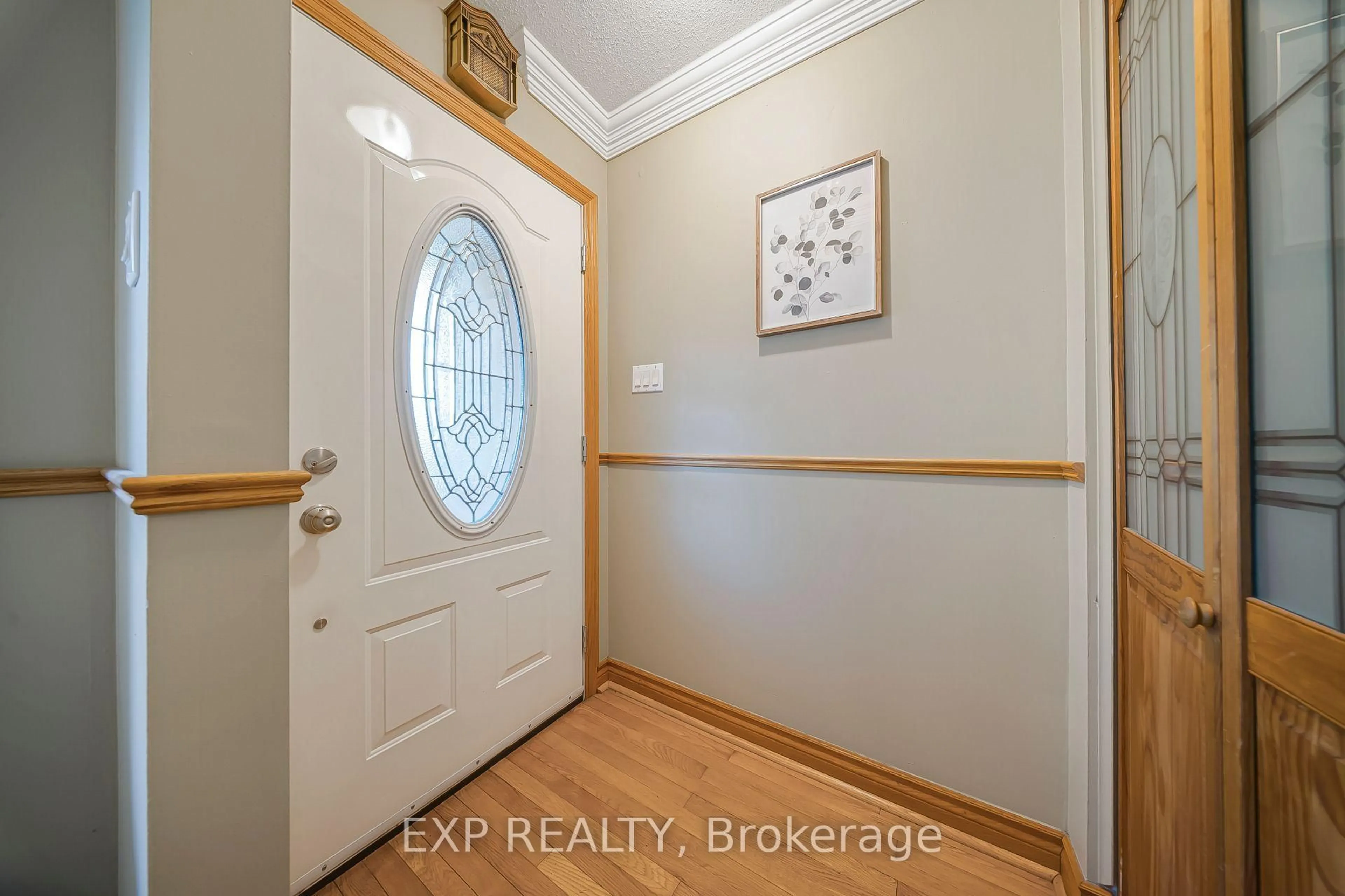 Indoor entryway for 124 Dunsmere Dr, Kitchener Ontario N2E 1V7