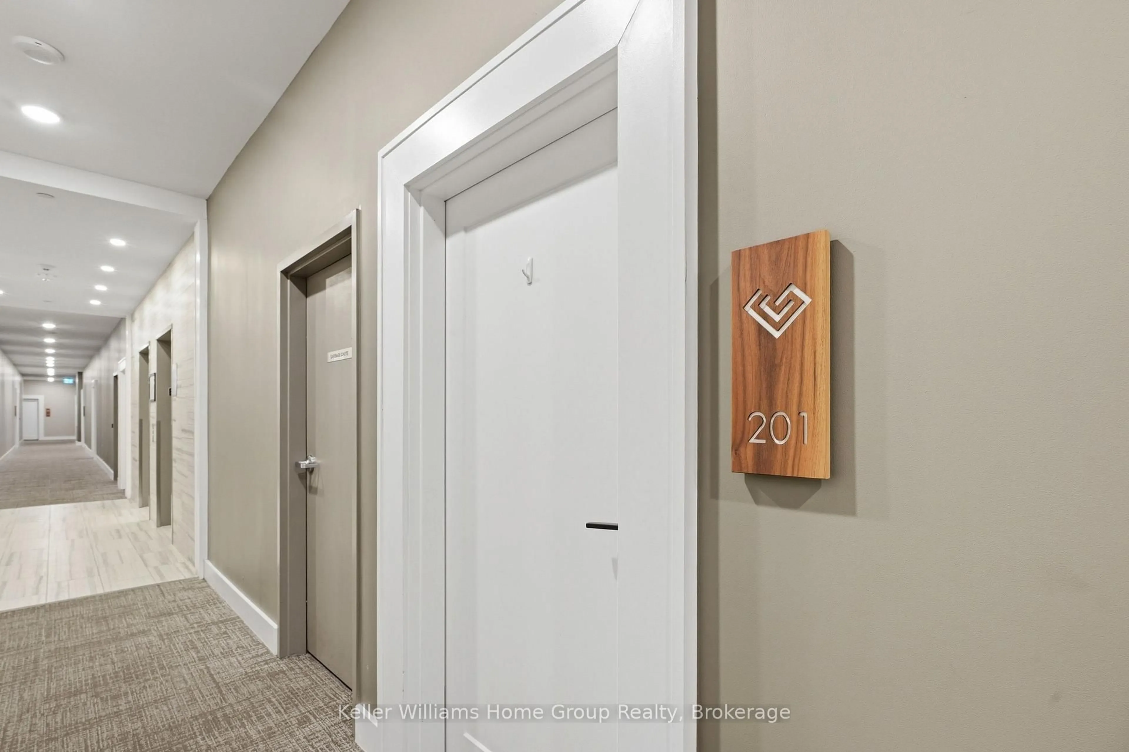 Indoor entryway for 1878 Gordon St #201, Guelph Ontario N1G 5J5