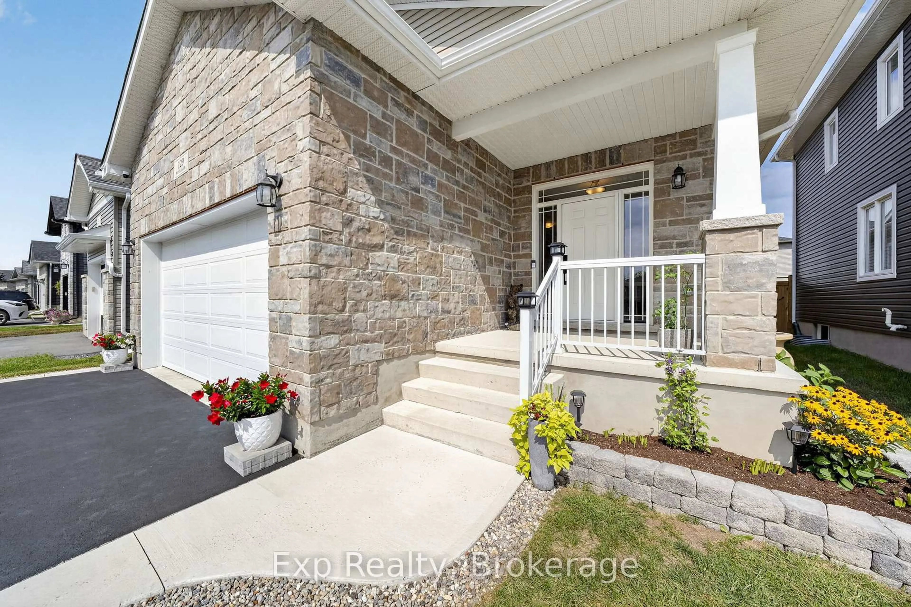 Indoor entryway for 129 Brennan Cres, Bissett Creek Ontario K0H 2H0