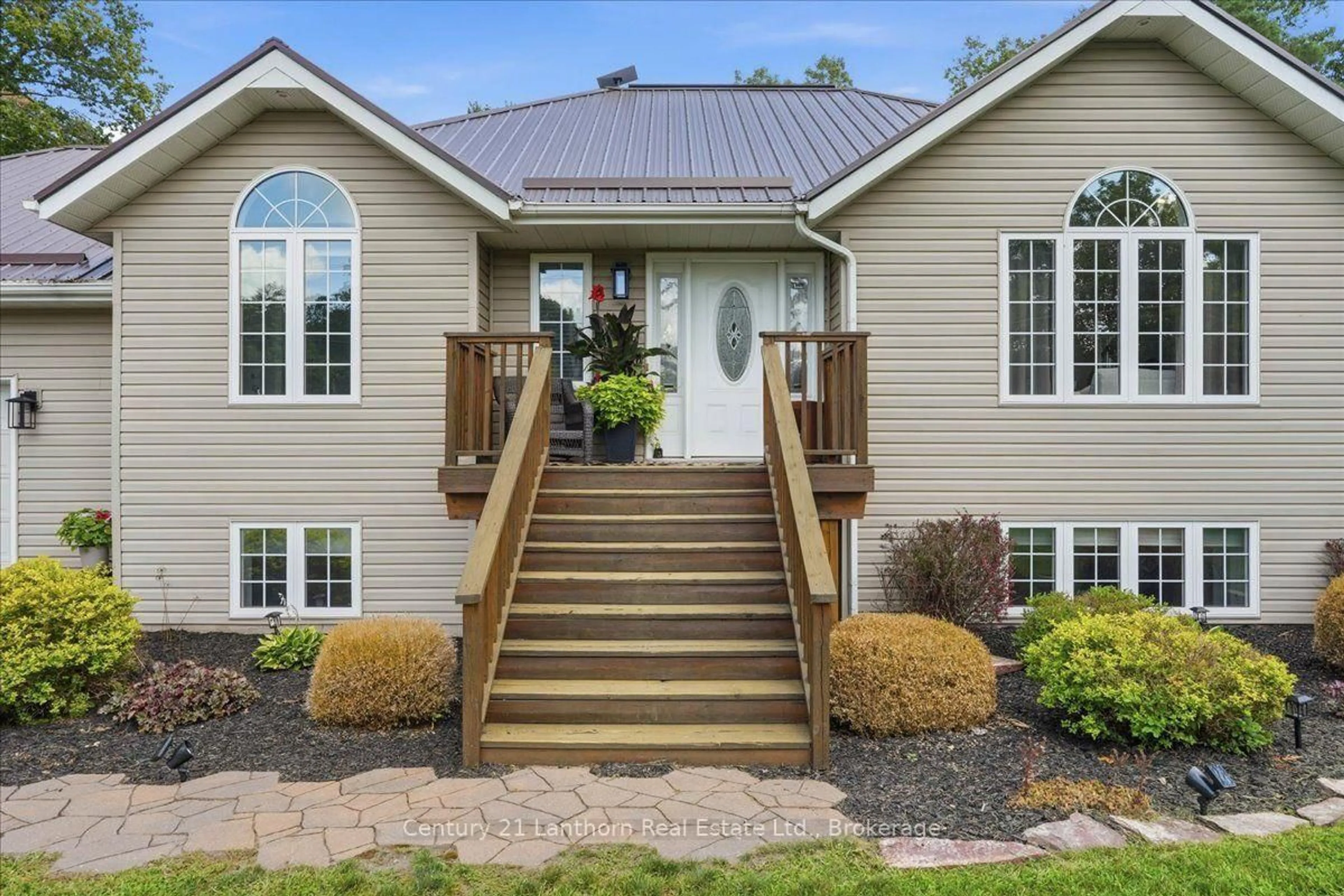 Home with vinyl exterior material, unknown for 568 Baptist Church Rd, Stirling Ontario K0K 3E0