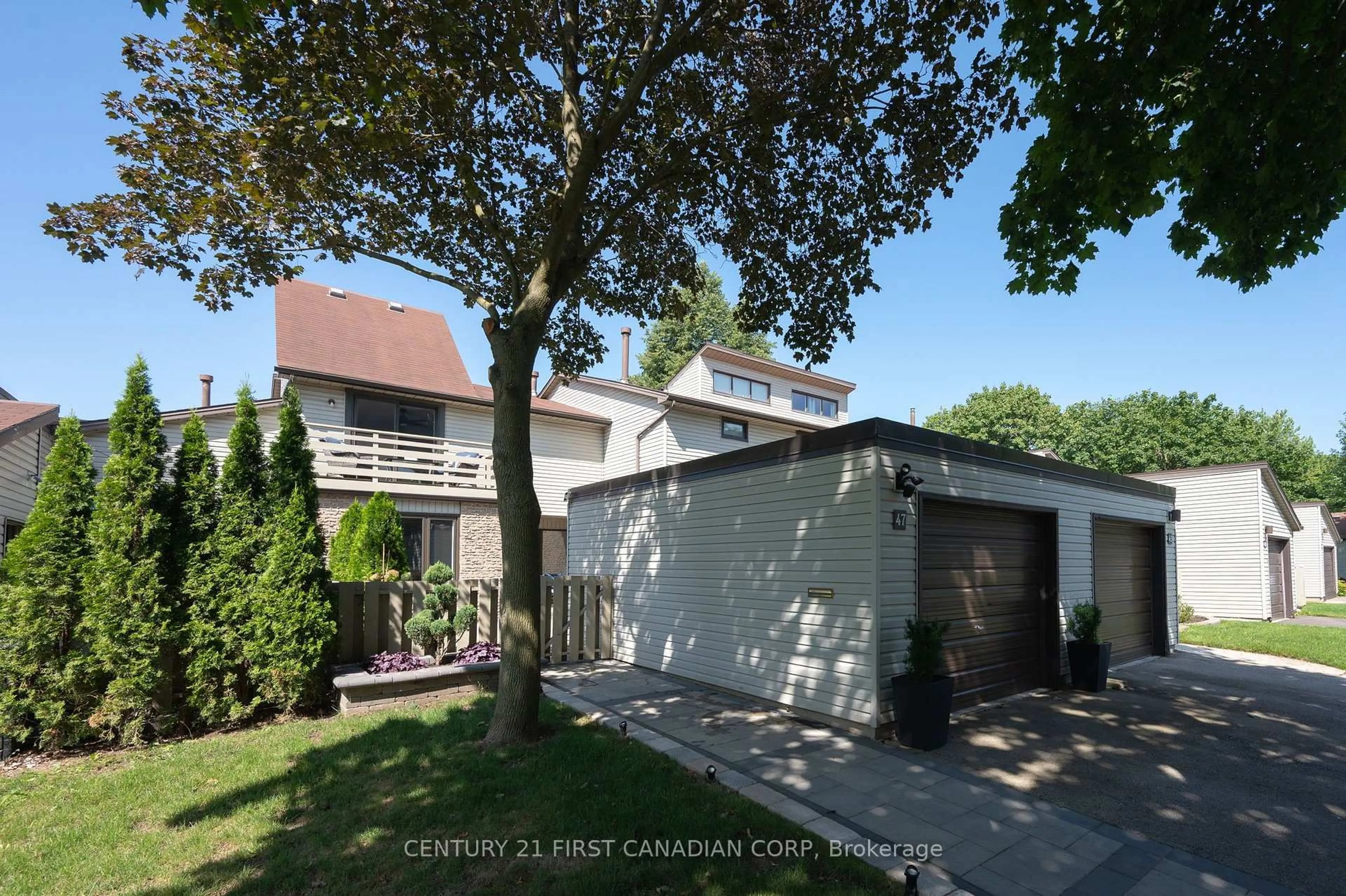 A pic from outside/outdoor area/front of a property/back of a property/a pic from drone, street for 47 Brixham Rd, London South Ontario N6K 1P5