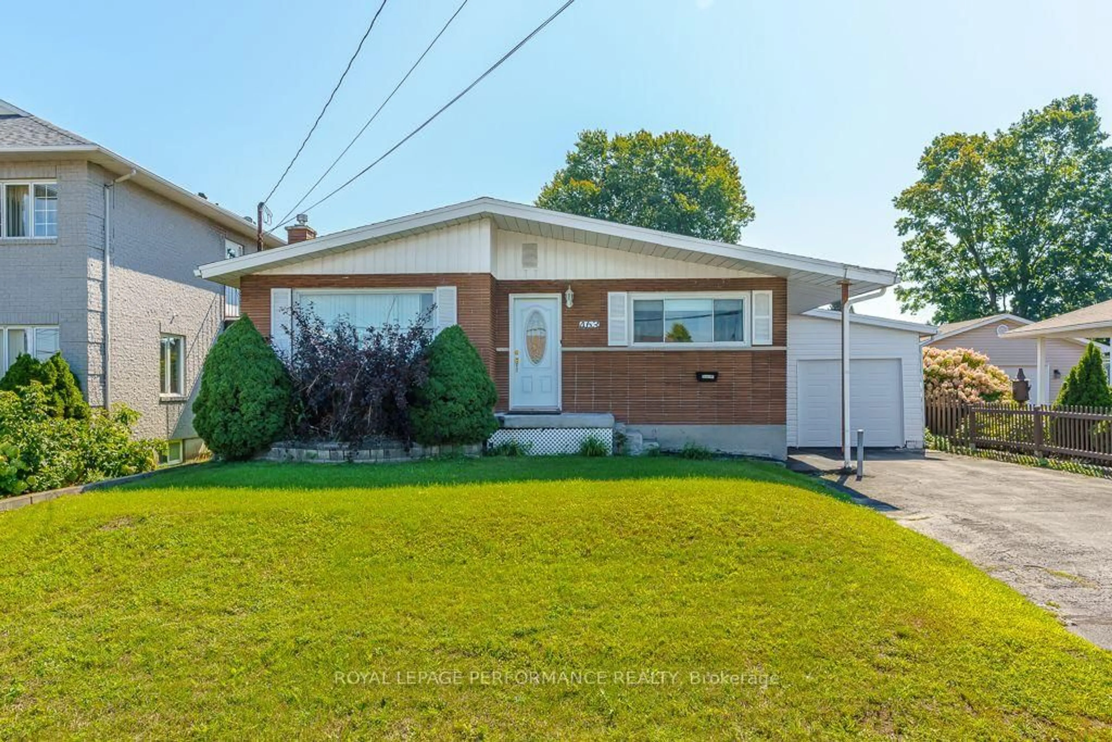 Home with vinyl exterior material, street for 463 Cameron St, Hawkesbury Ontario K6A 2B5
