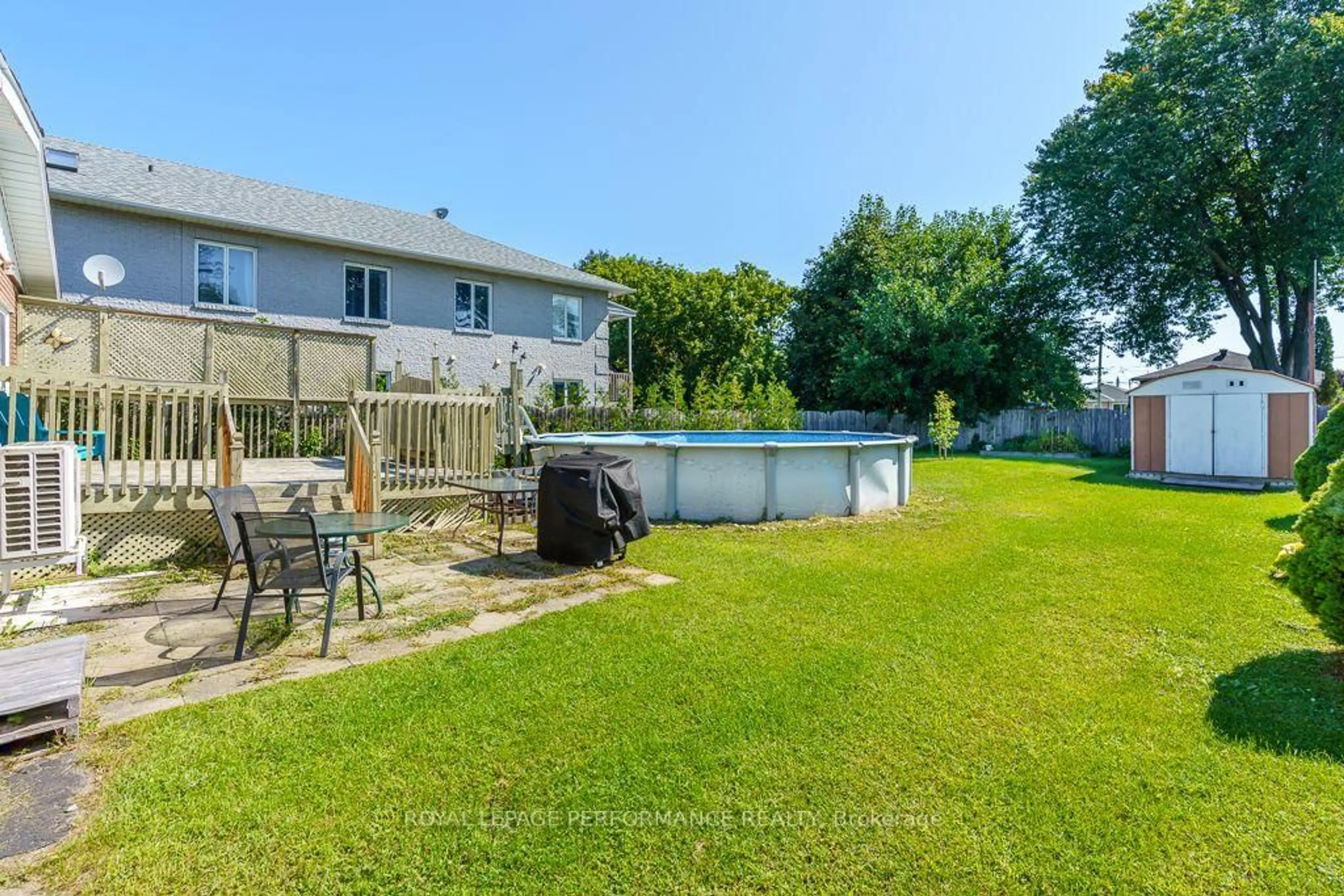 Pool for 463 Cameron St, Hawkesbury Ontario K6A 2B5