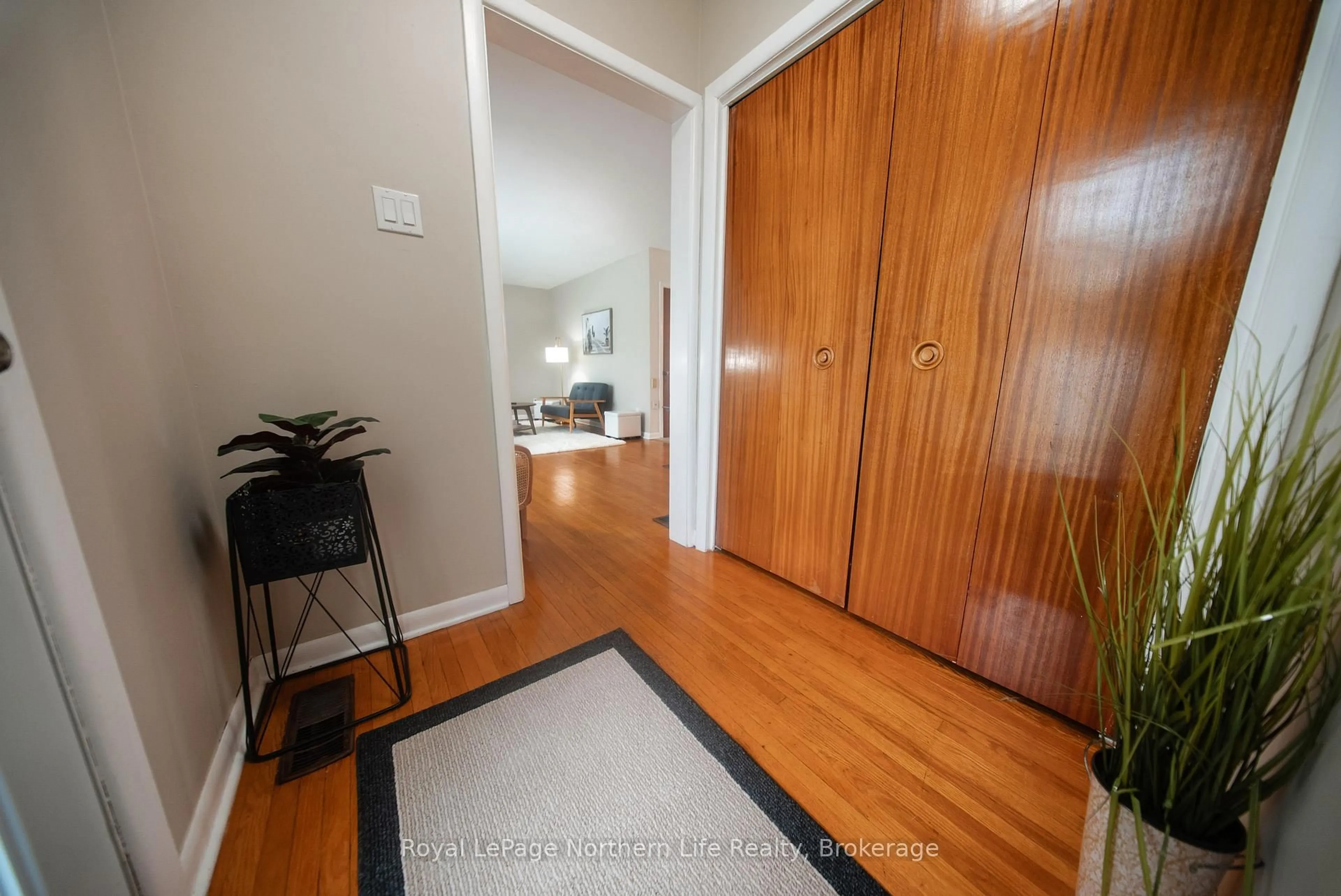 Indoor entryway for 756 Eastwood Ave, North Bay Ontario P1B 7V3