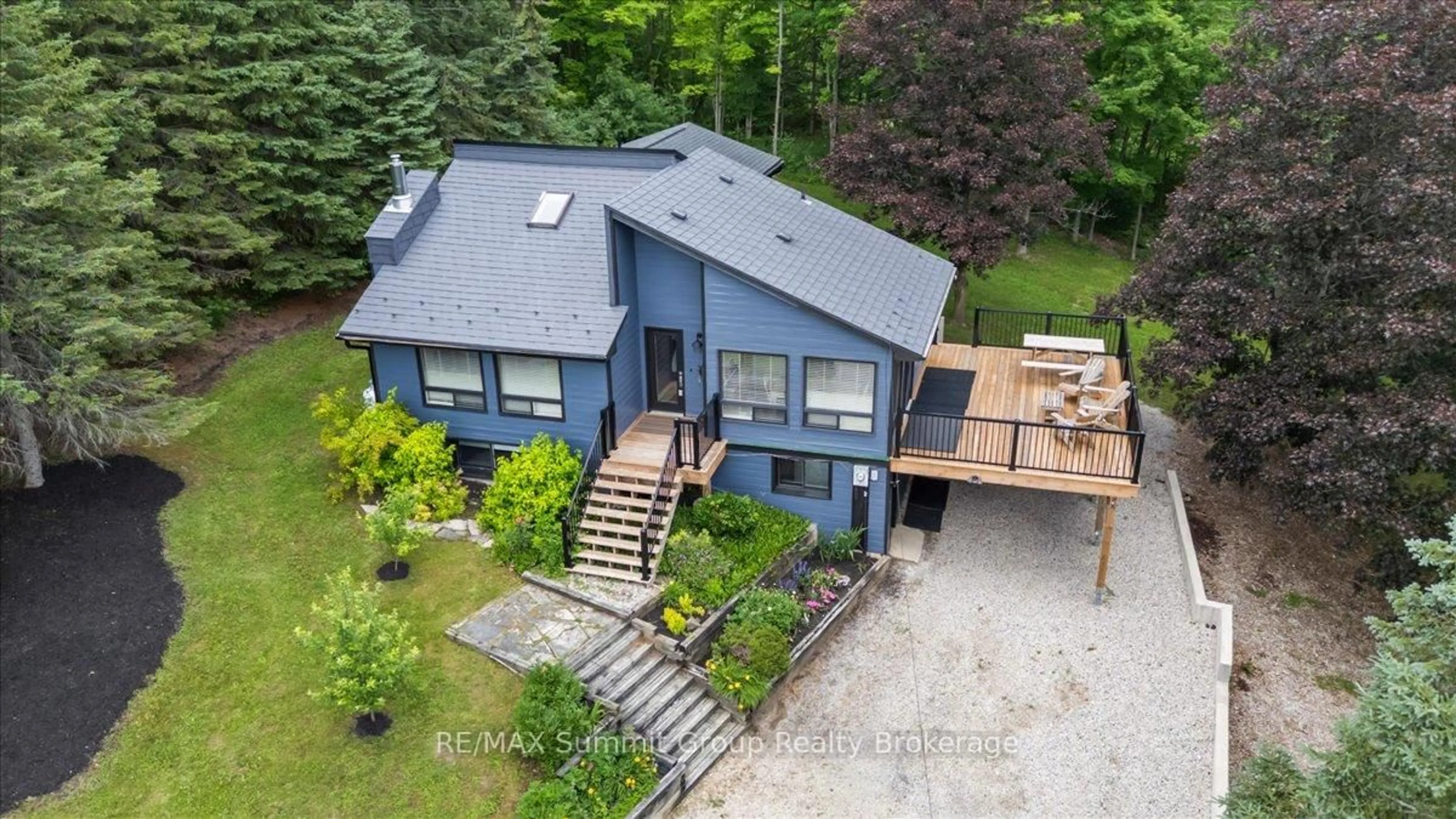 A pic from outside/outdoor area/front of a property/back of a property/a pic from drone, unknown for 123 Amik Crt, Grey Highlands Ontario N0C 1G0