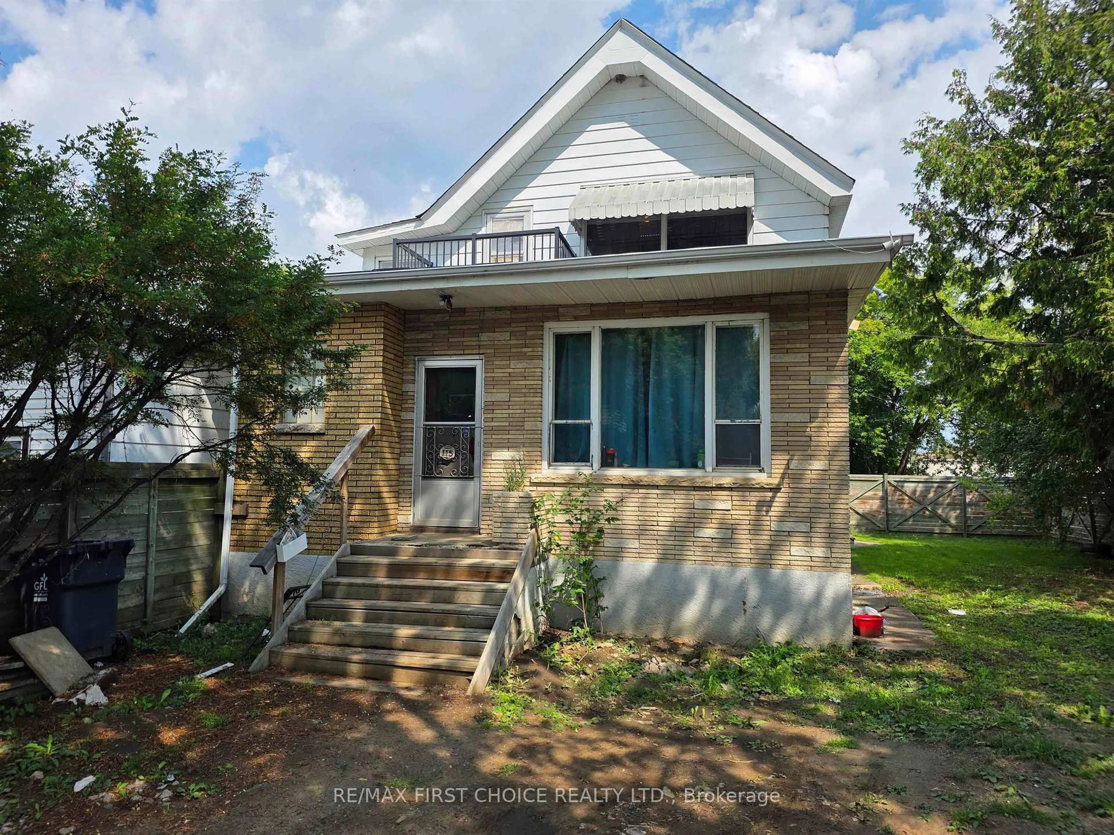 Home with vinyl exterior material, street for 115 Cameron St, Thunder Bay Ontario P7C 2G7