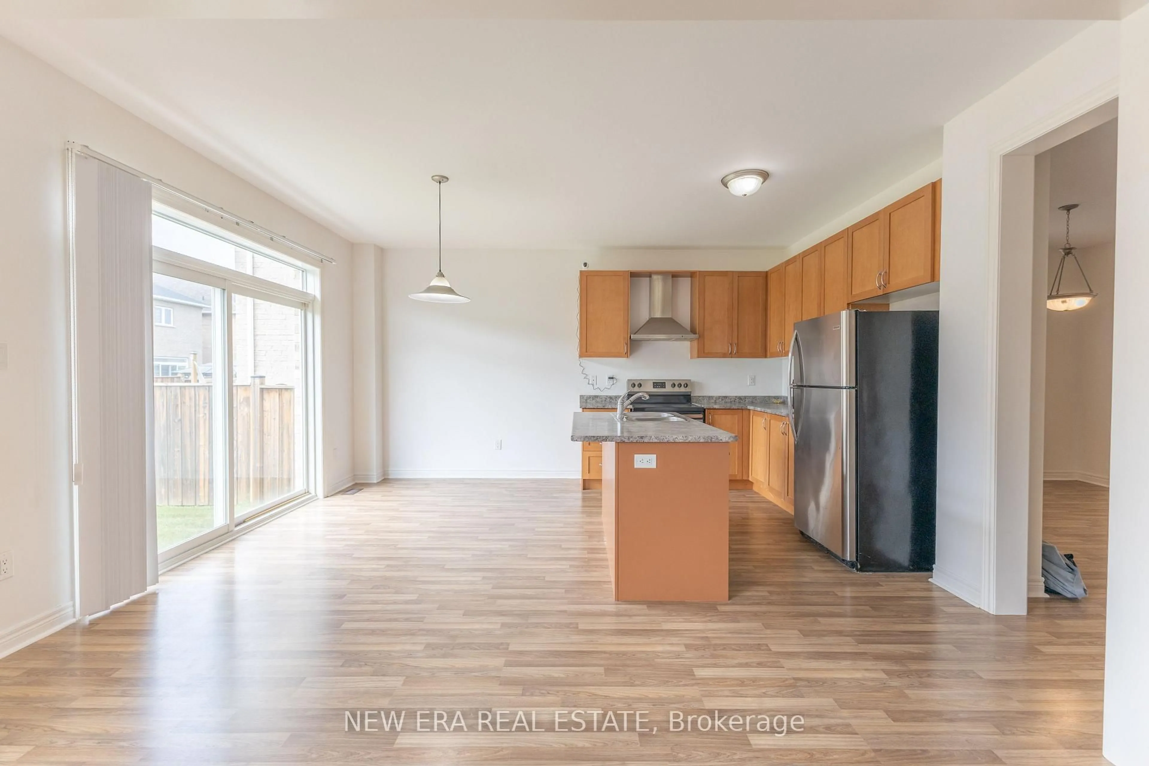 Open concept kitchen, unknown for 77 Barlow Pl, Brant Ontario N3L 0H1