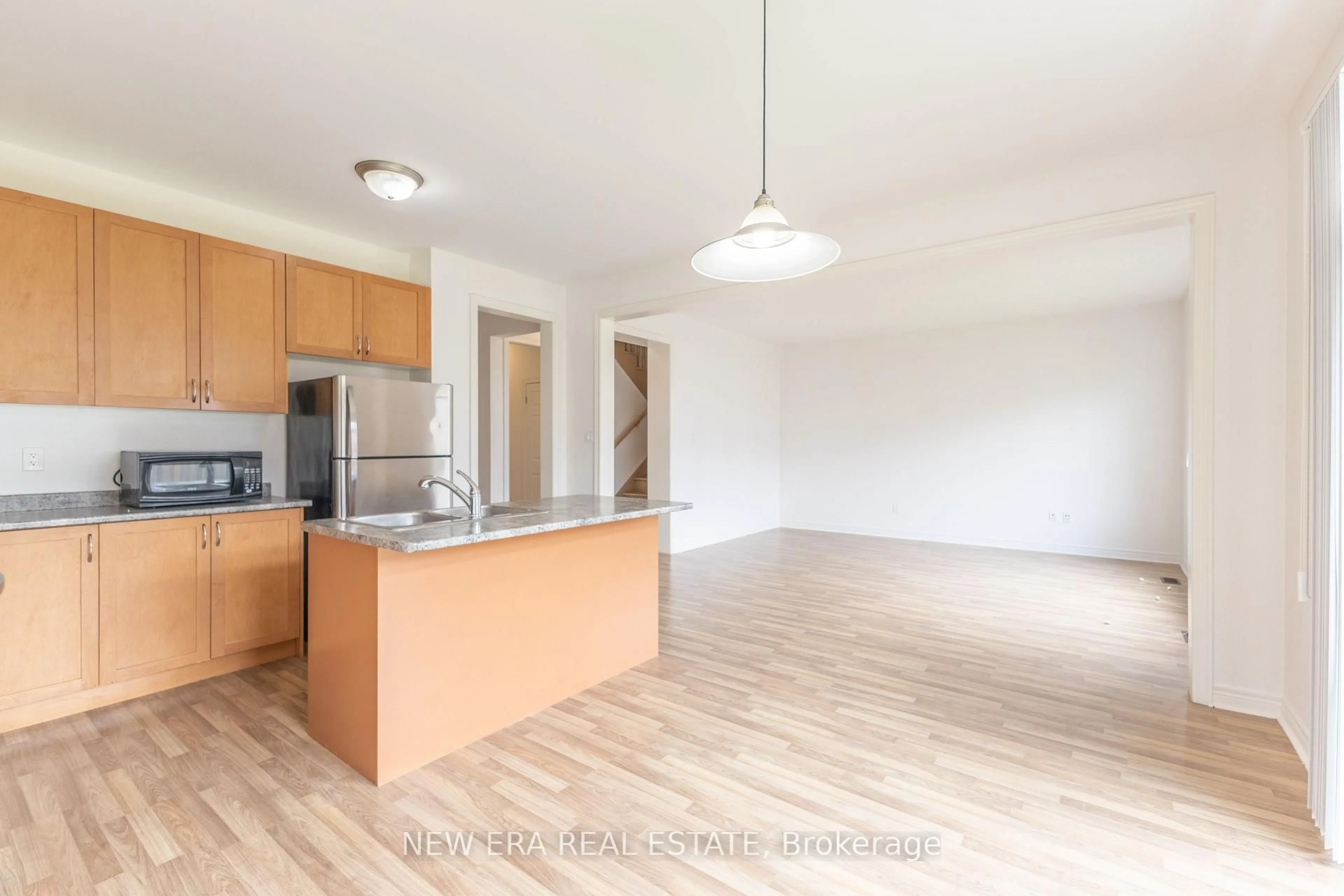 Open concept kitchen, wood/laminate floor for 77 Barlow Pl, Brant Ontario N3L 0H1