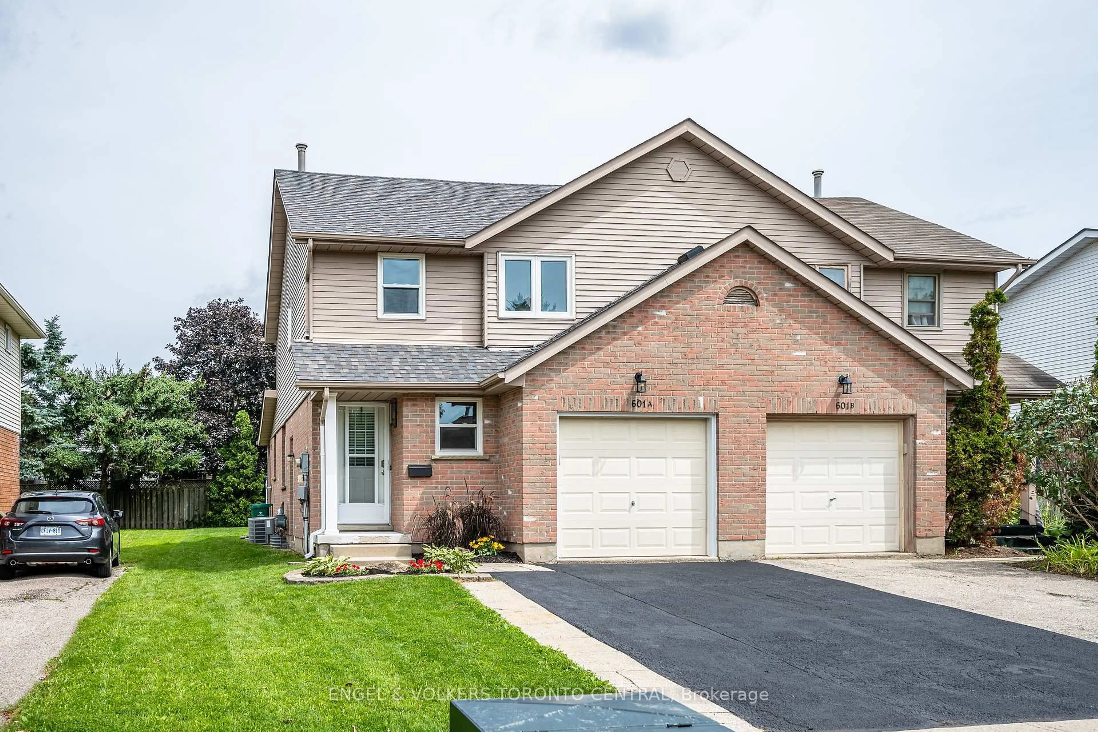 Home with brick exterior material, street for 601 Pinerow Cres, Waterloo Ontario N2T 2K6