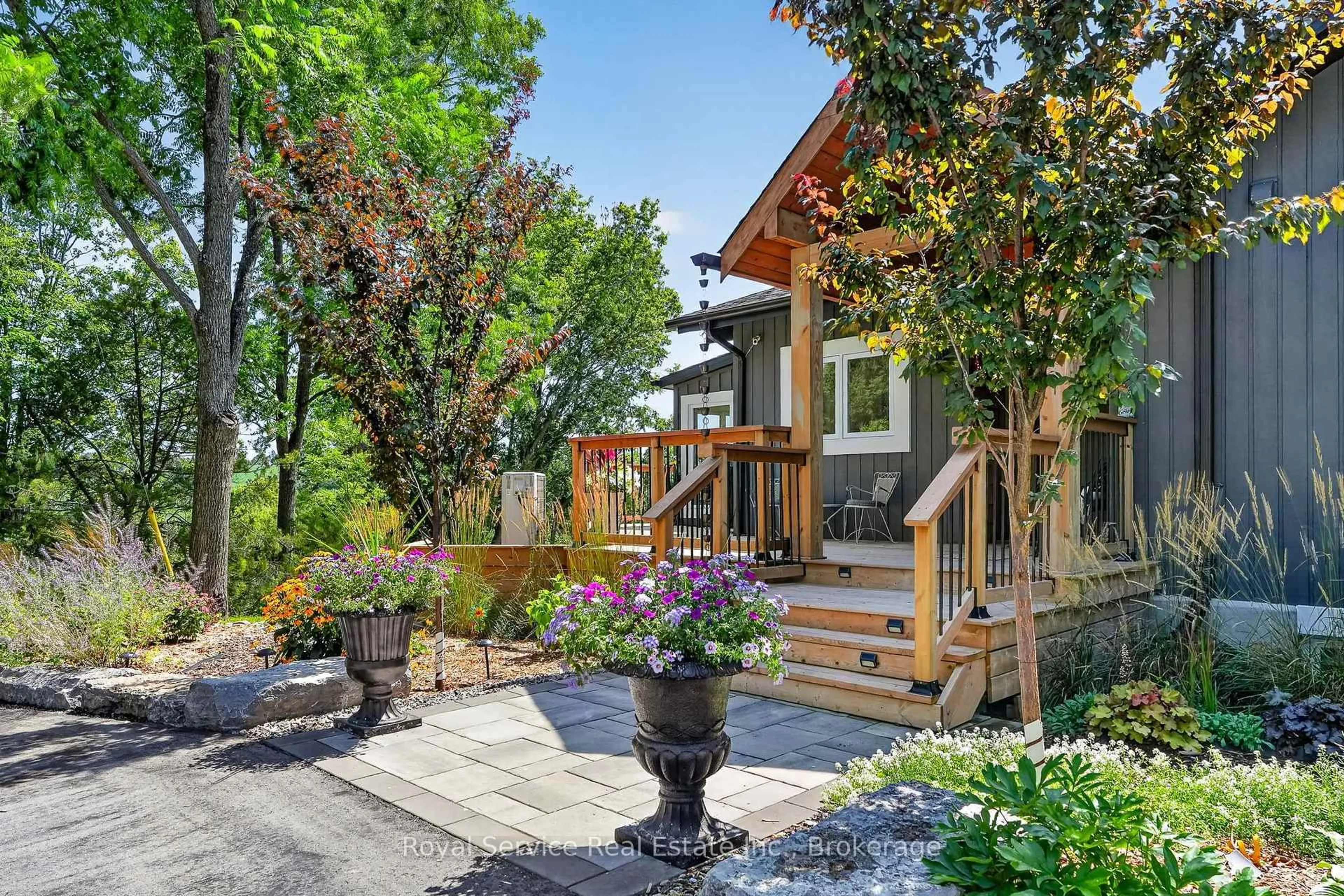 Patio, street for 4374 Morton Rd, Hamilton Township Ontario L1A 3V6