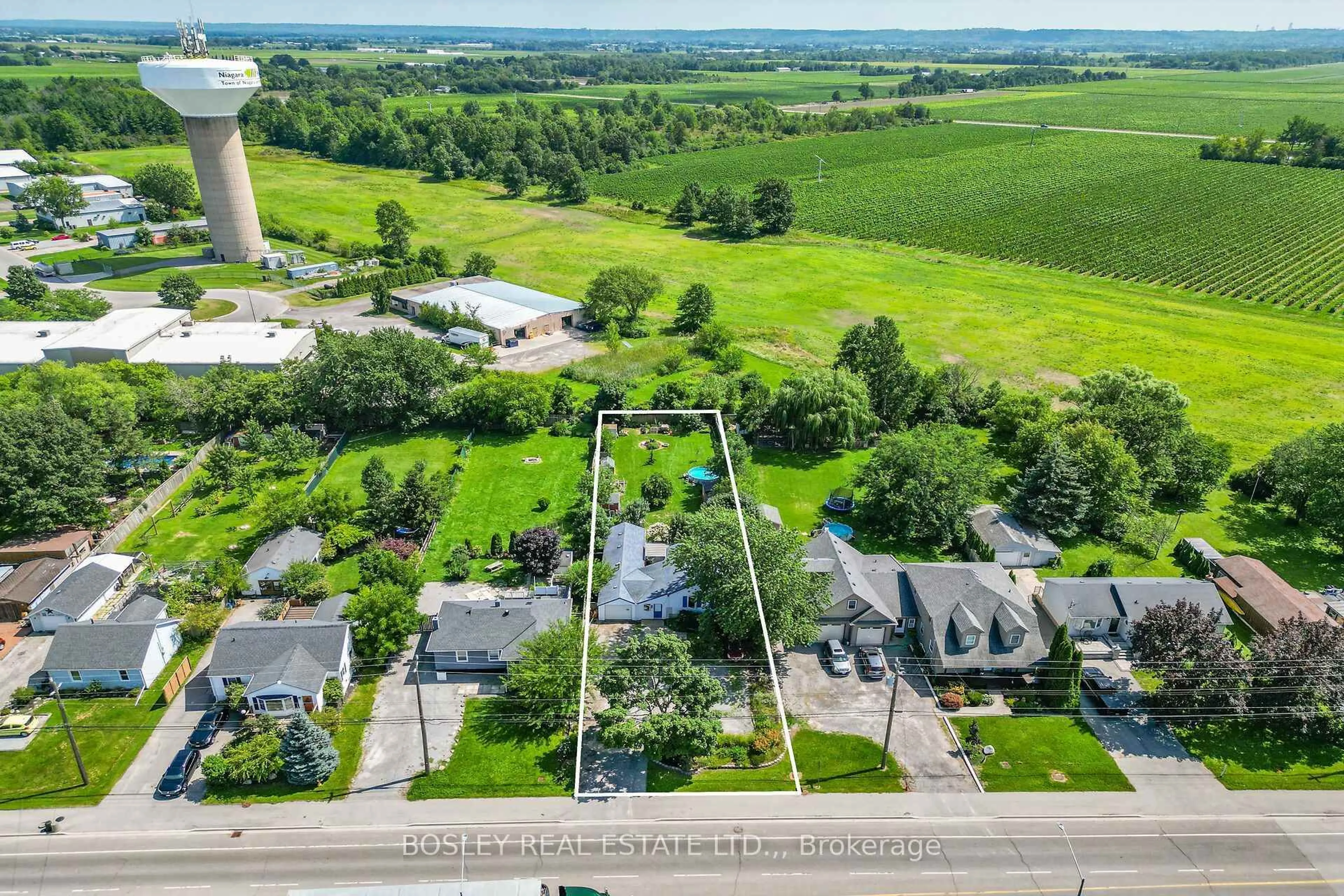 A pic from outside/outdoor area/front of a property/back of a property/a pic from drone, unknown for 1339 Niagara Stone Rd, Niagara-on-the-Lake Ontario L0S 1J0