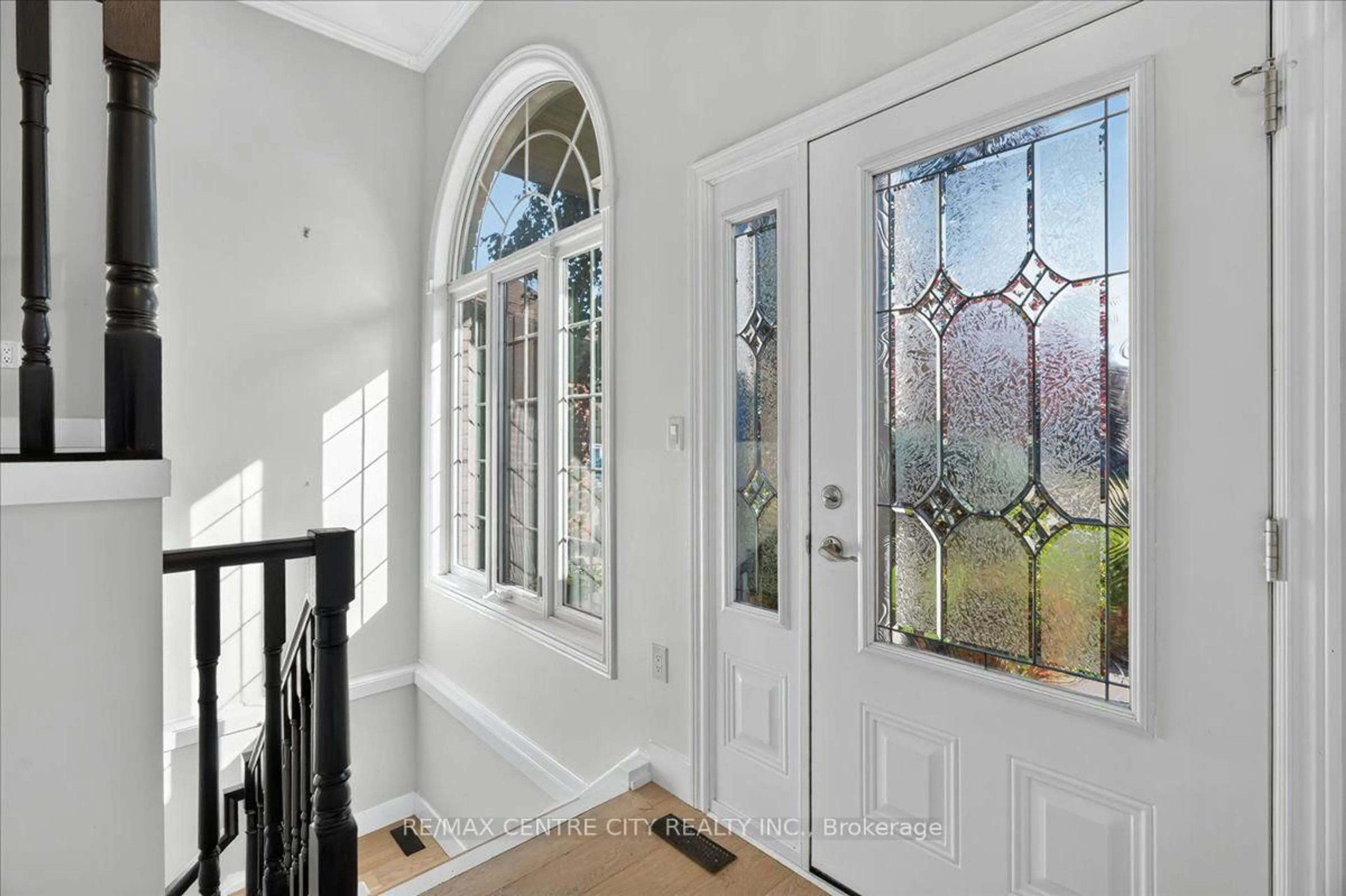 Indoor entryway for 59 Bridle Path, Strathroy-Caradoc Ontario N7G 4K3