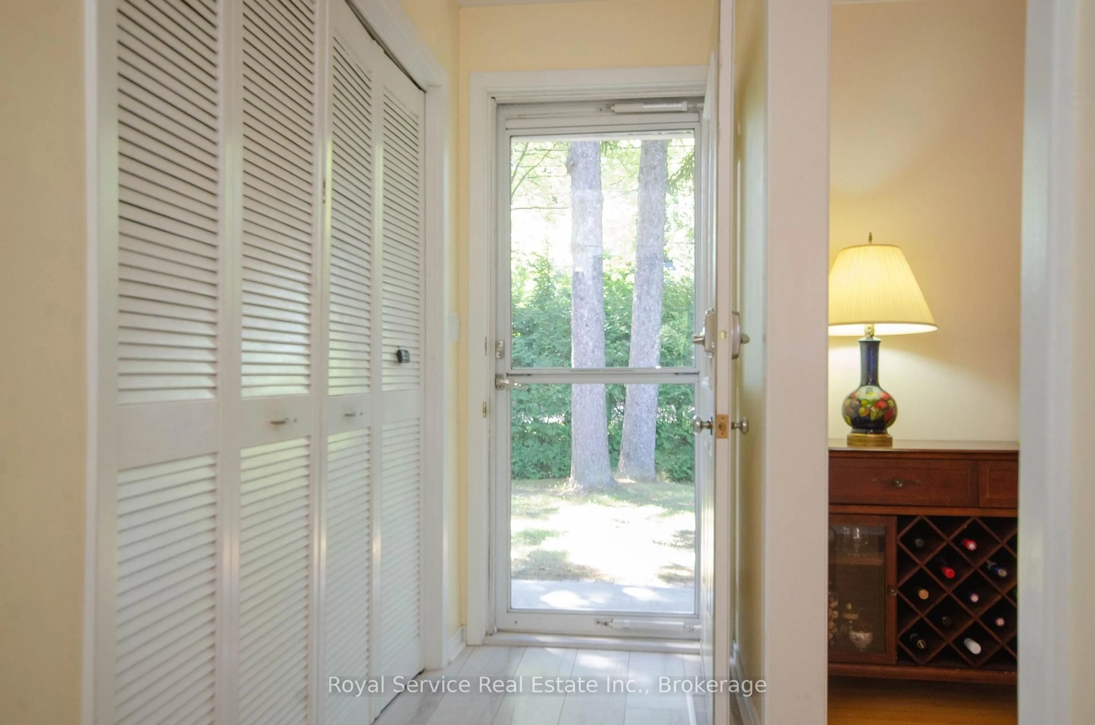 Indoor entryway for 72 Bedford St, Port Hope Ontario L1A 1W6